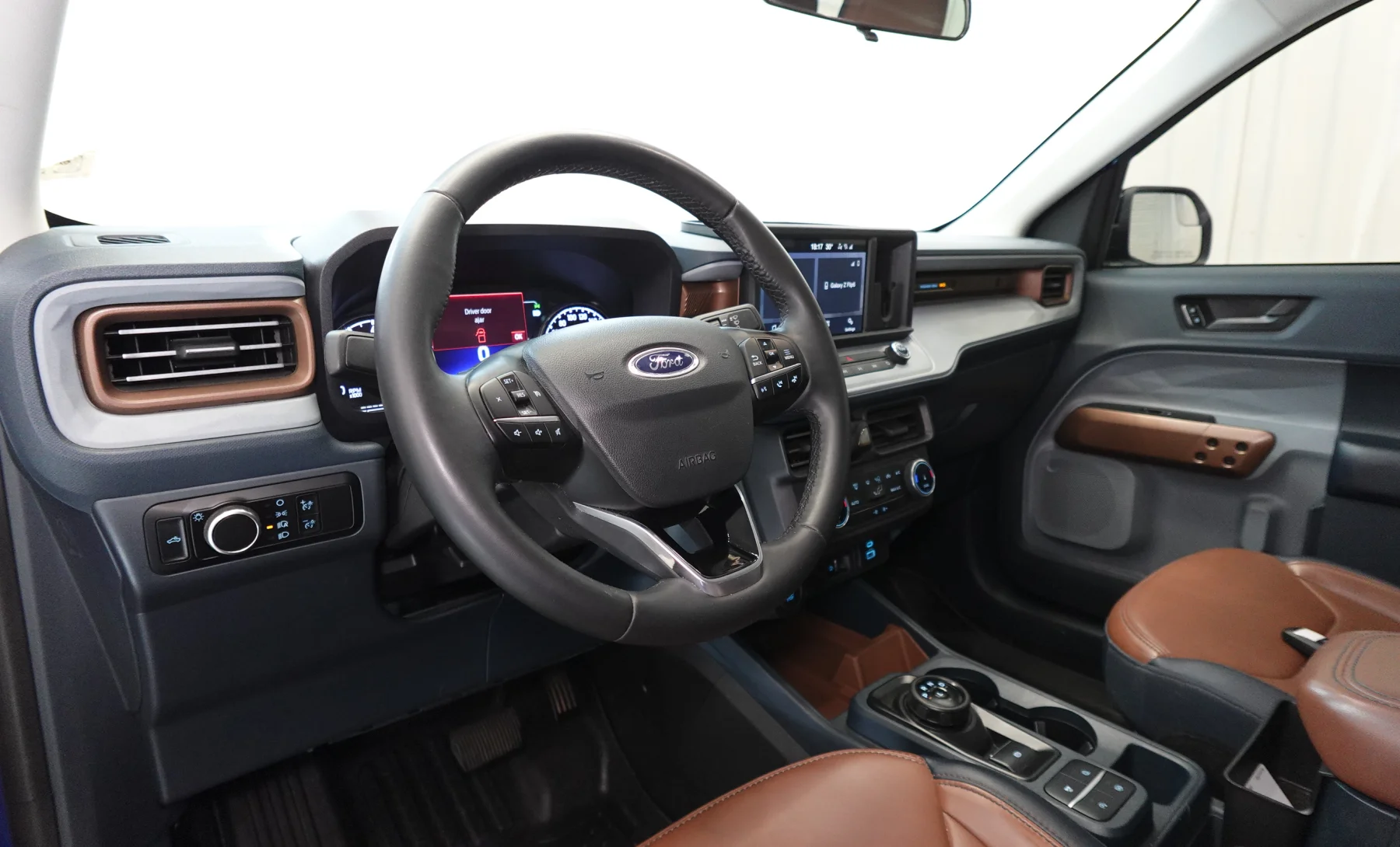 Ford Maverick Lariat 2024 — interior 1 de 10