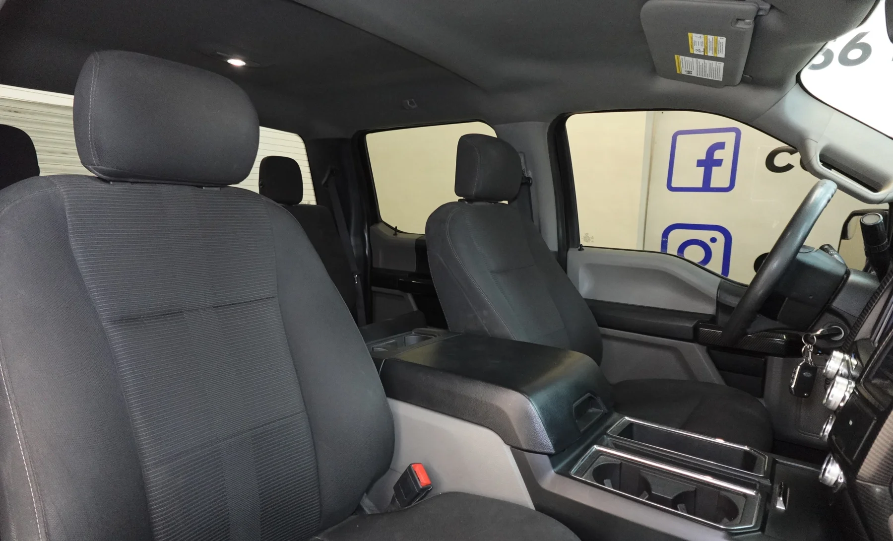 Ford F-150 XLT 2019 — interior 6 de 10