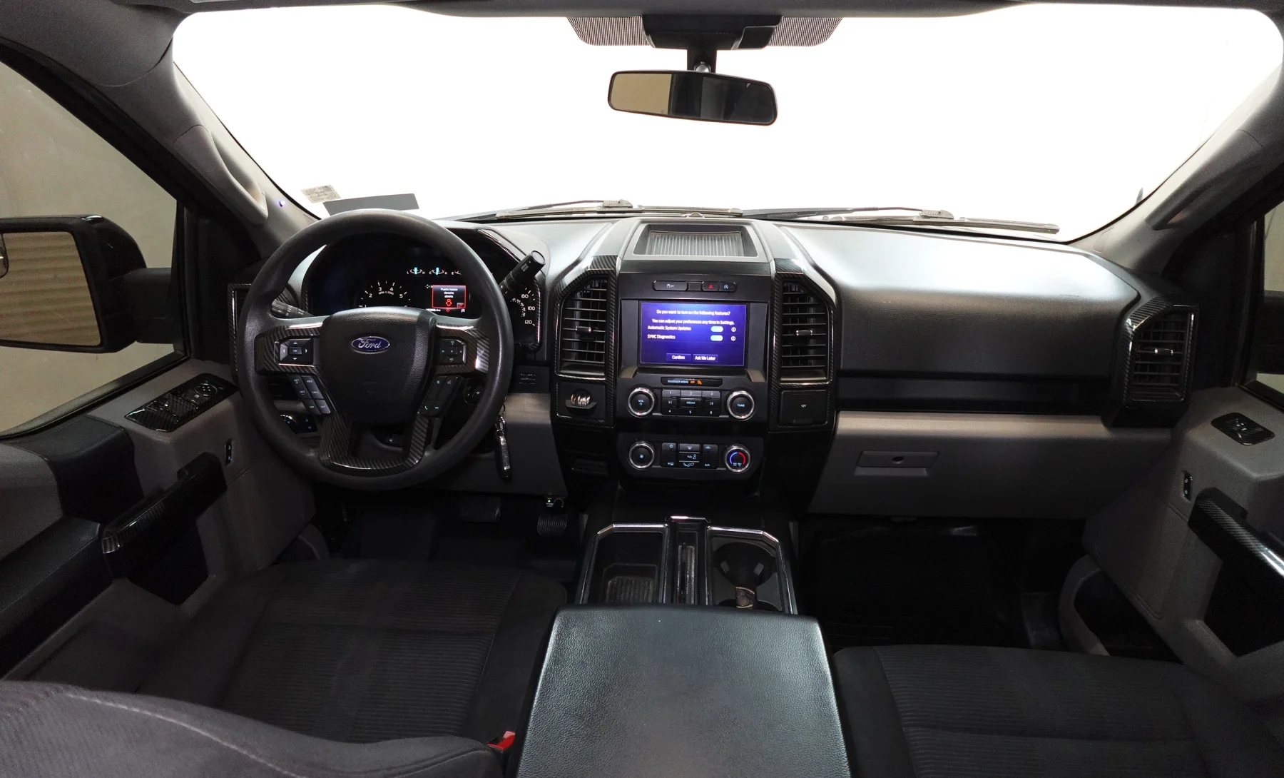 Ford F-150 XLT 2019 — interior 1 de 10