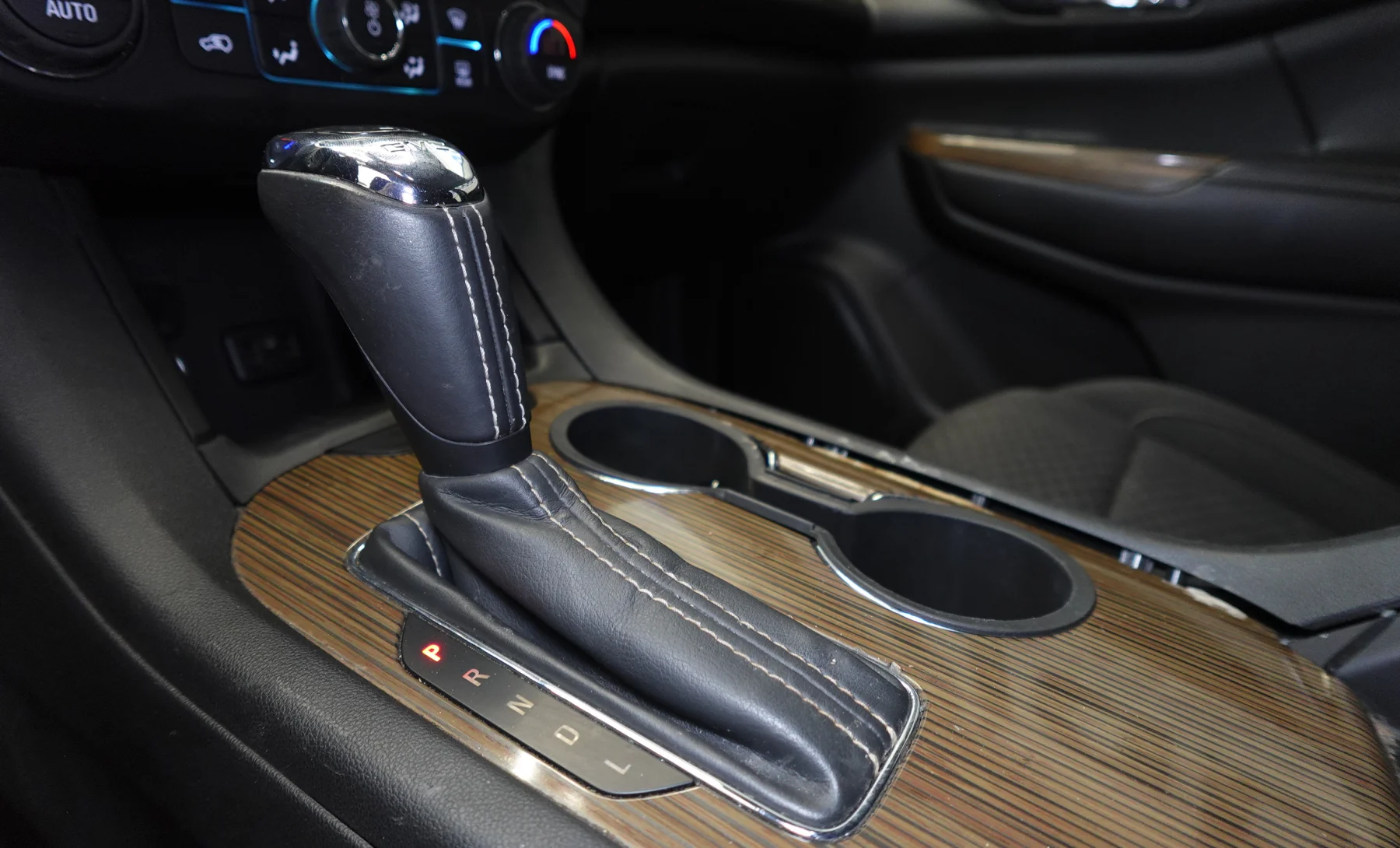 GMC Acadia SLE 2018 — interior 4 de 9