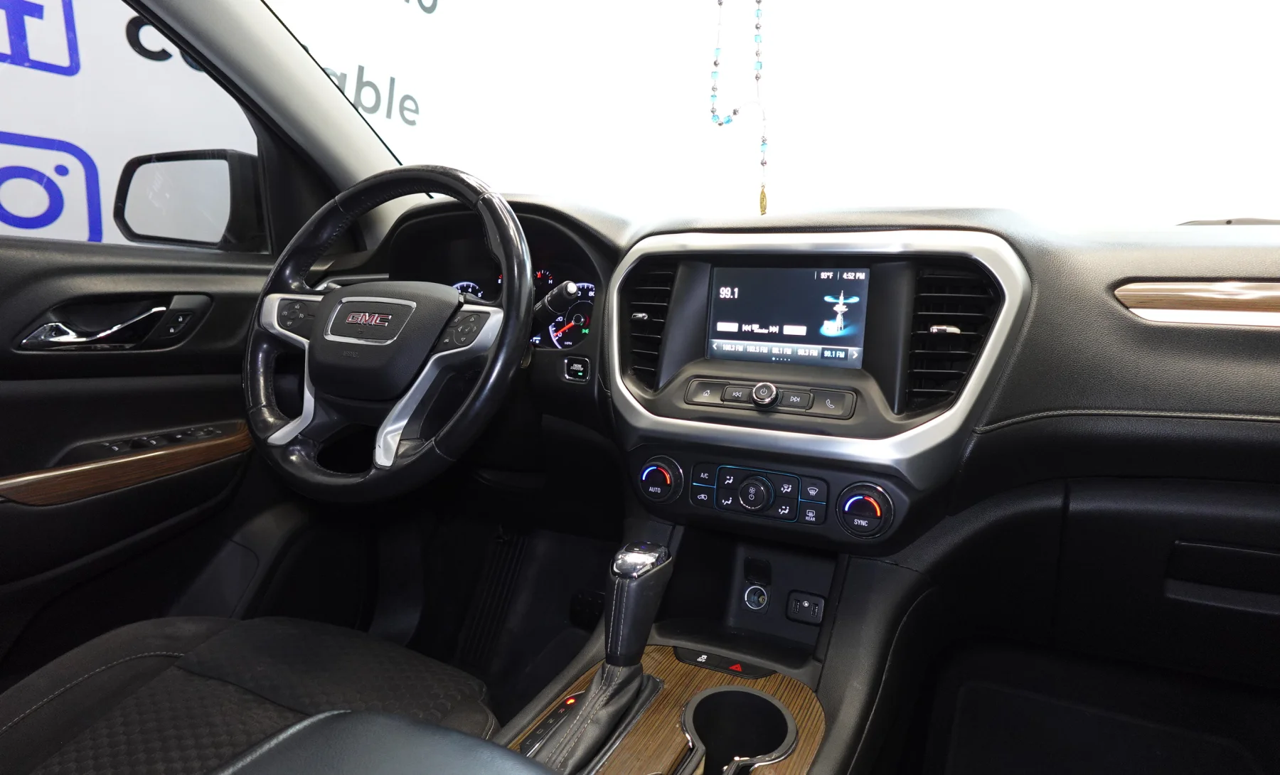 GMC Acadia SLE 2018 — interior 7 de 9