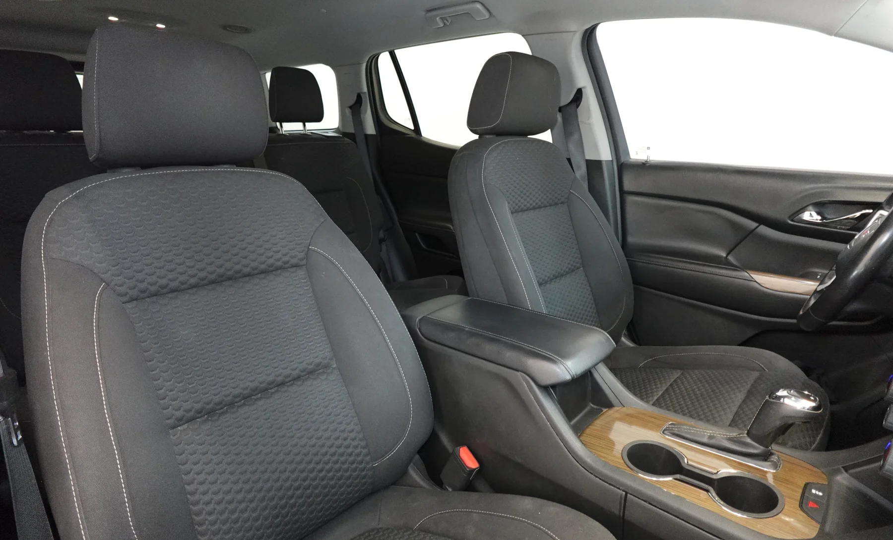 GMC Acadia SLE 2018 — interior 8 de 9