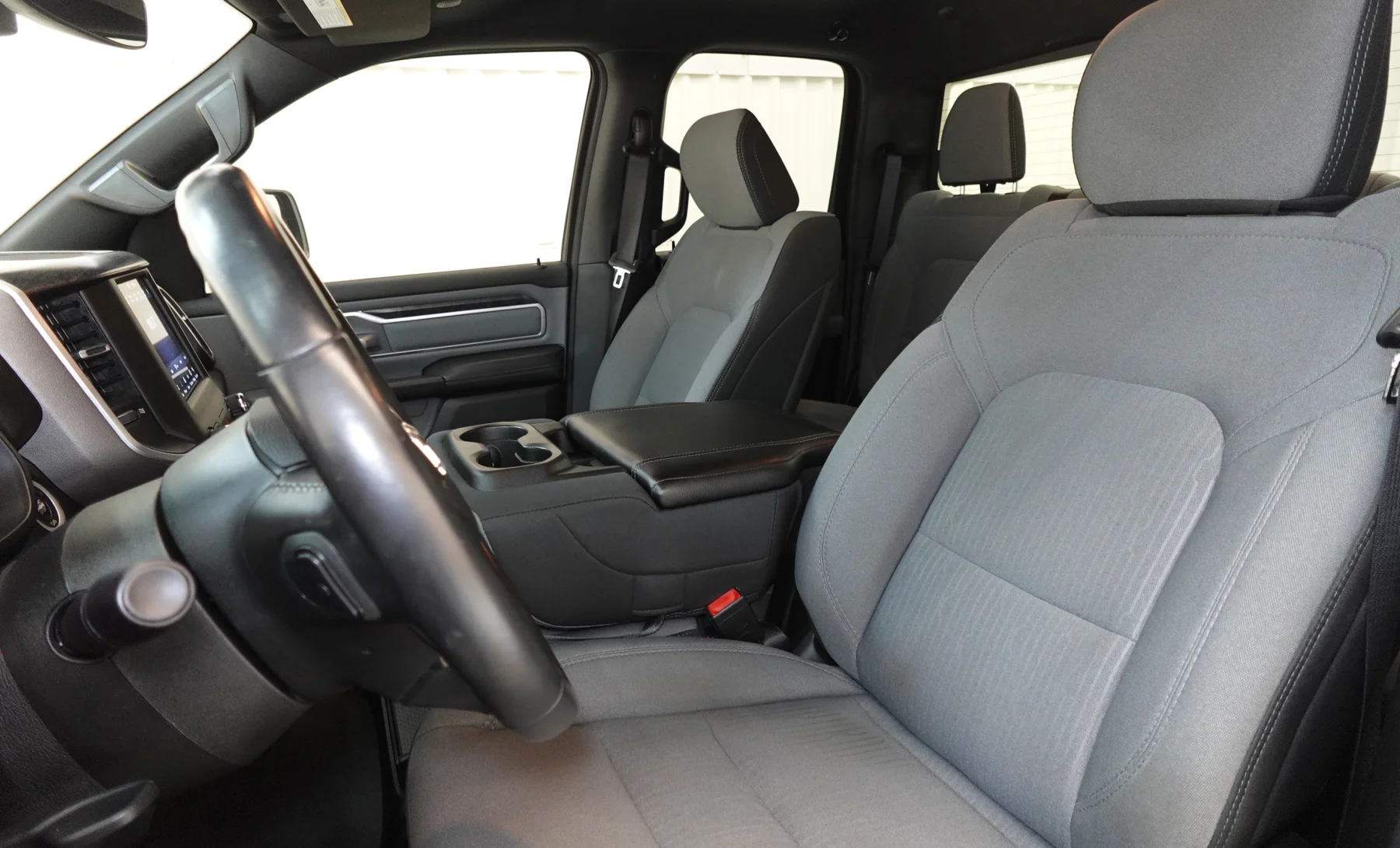 RAM 1500 Big Horn 2021 — interior 2 de 9
