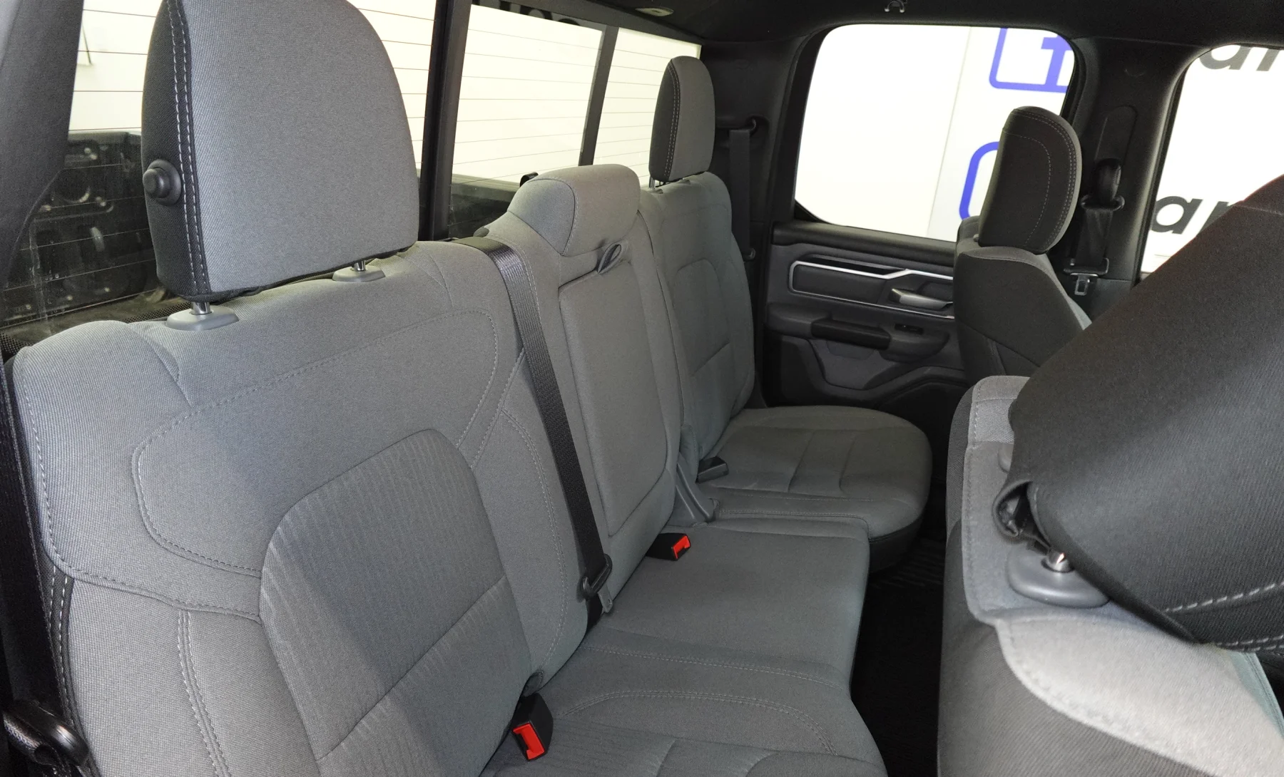 RAM 1500 Big Horn 2021 — interior 5 de 9