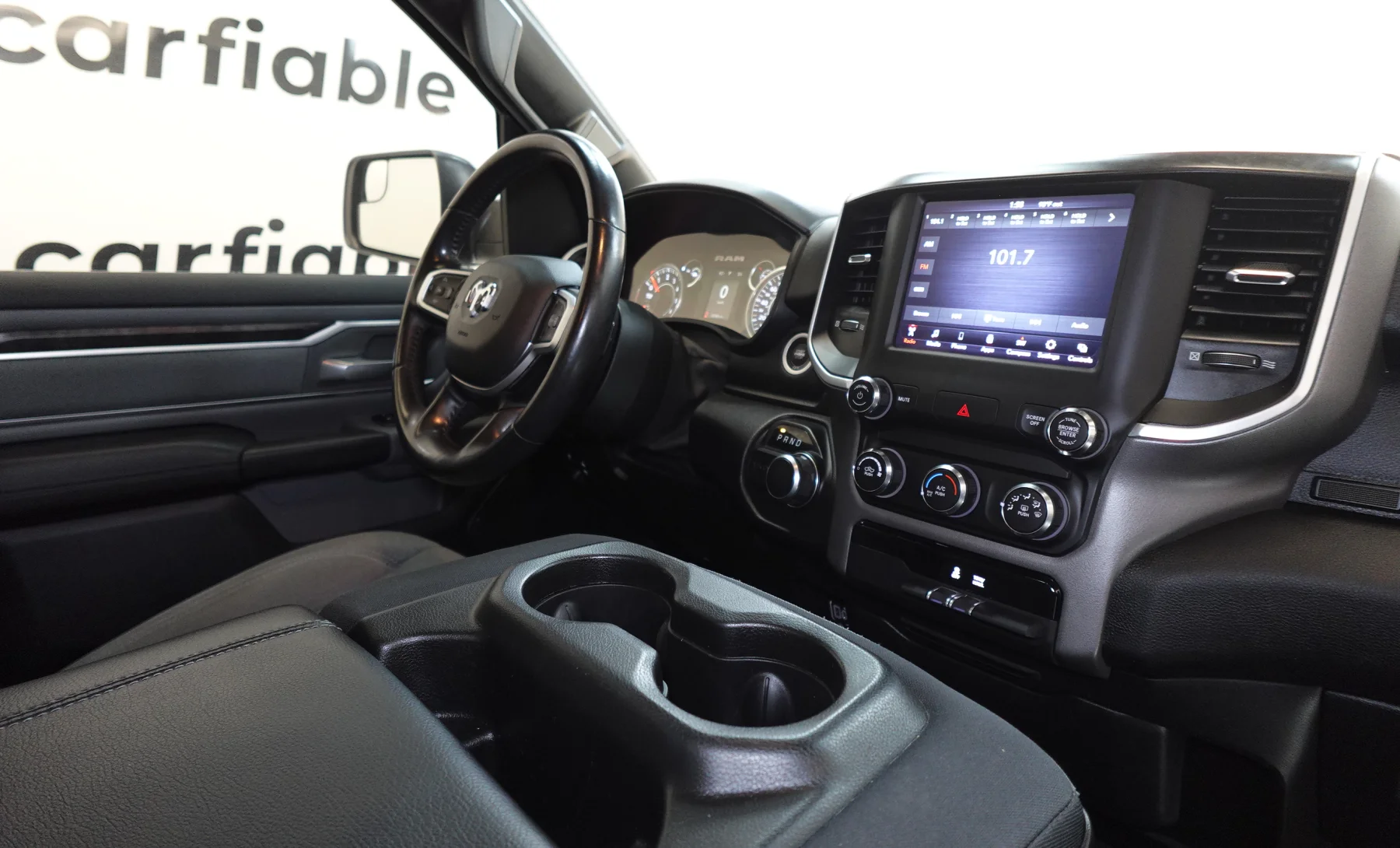 RAM 1500 Big Horn 2021 — interior 6 de 9