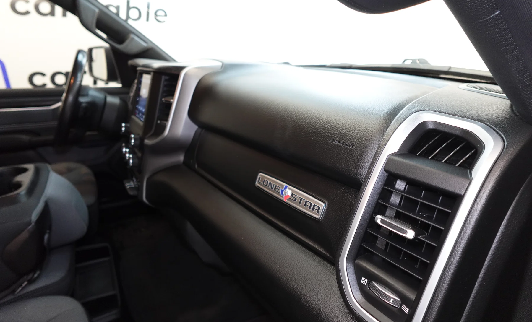 RAM 1500 Big Horn 2021 — interior 7 de 9