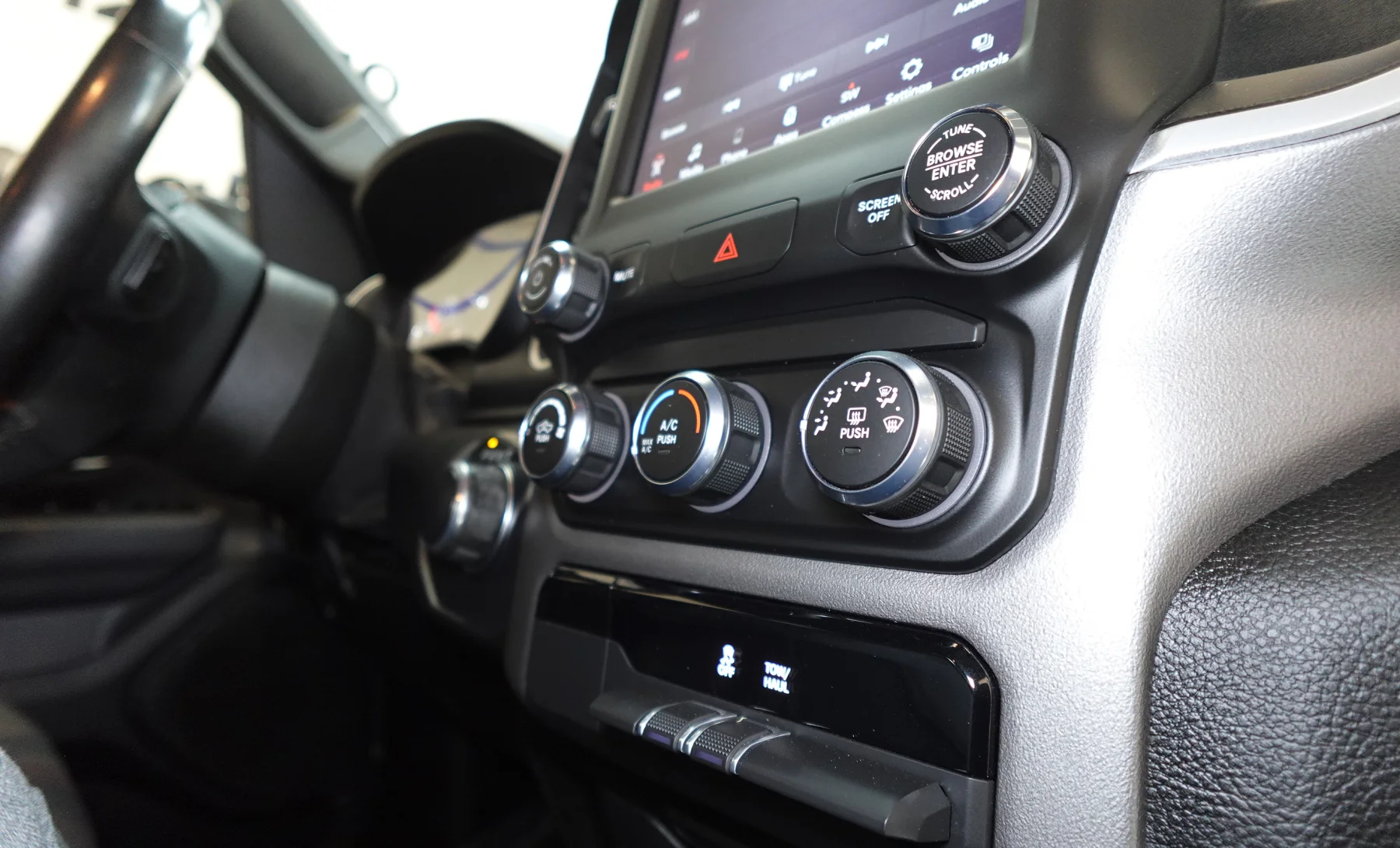 RAM 1500 Big Horn 2021 — interior 8 de 9