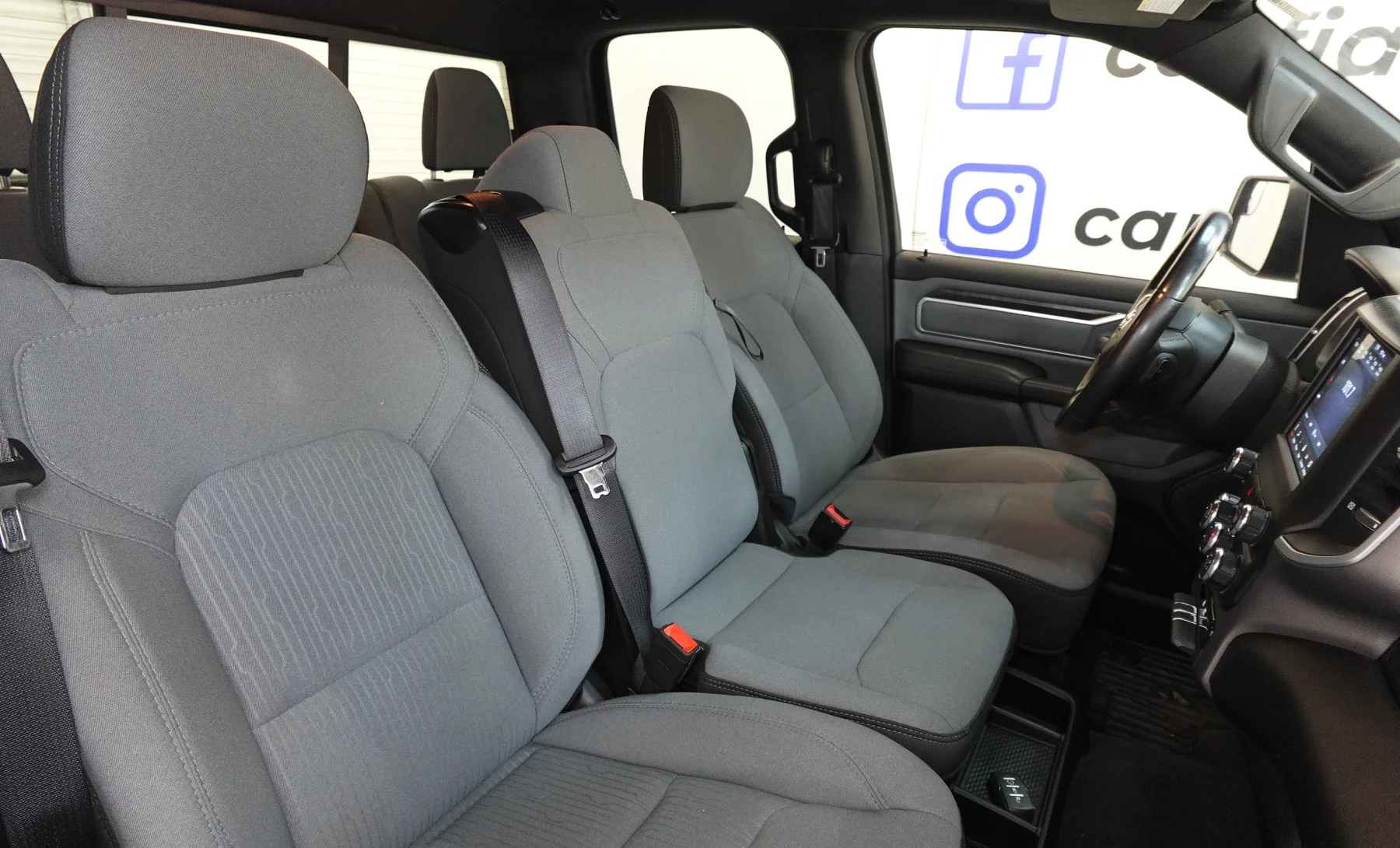 RAM 1500 Big Horn 2021 — interior 9 de 9