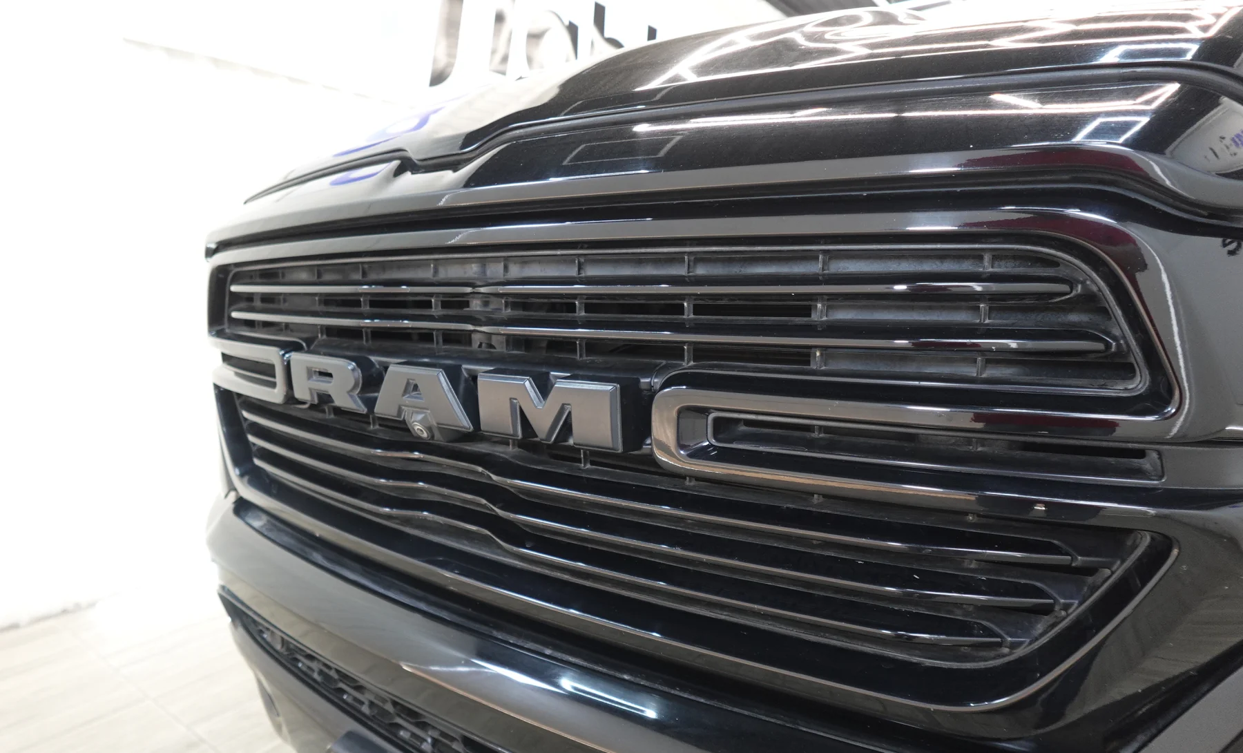 RAM 1500 Laramie 2019 — exterior 7 de 10