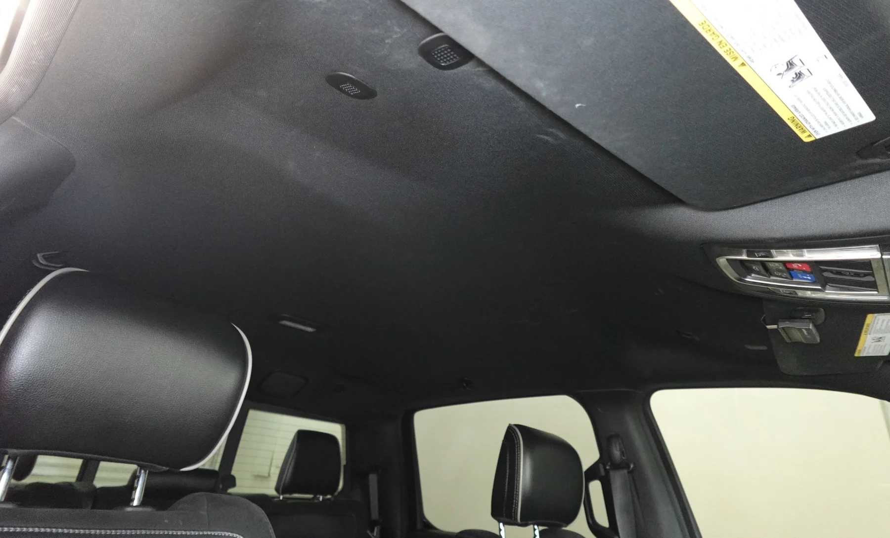 RAM 1500 Laramie 2019 — interior 8 de 9
