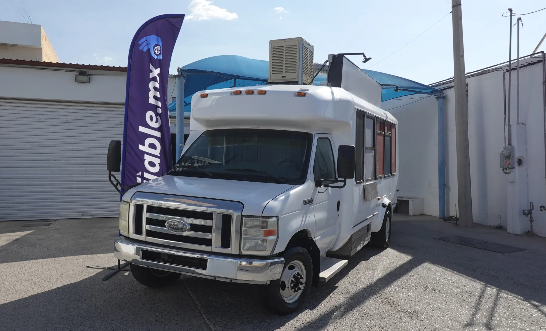 Ford E-350 Super Duty Base 2009 — exterior 1 de 9