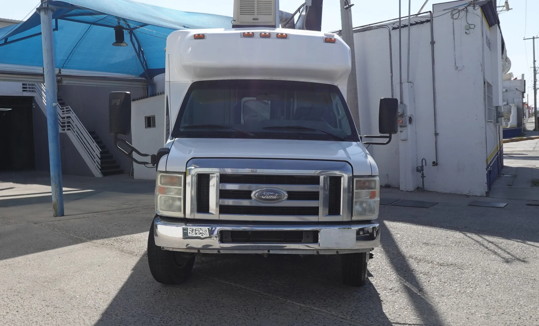 Ford E-350 Super Duty Base 2009 — exterior 2 de 9