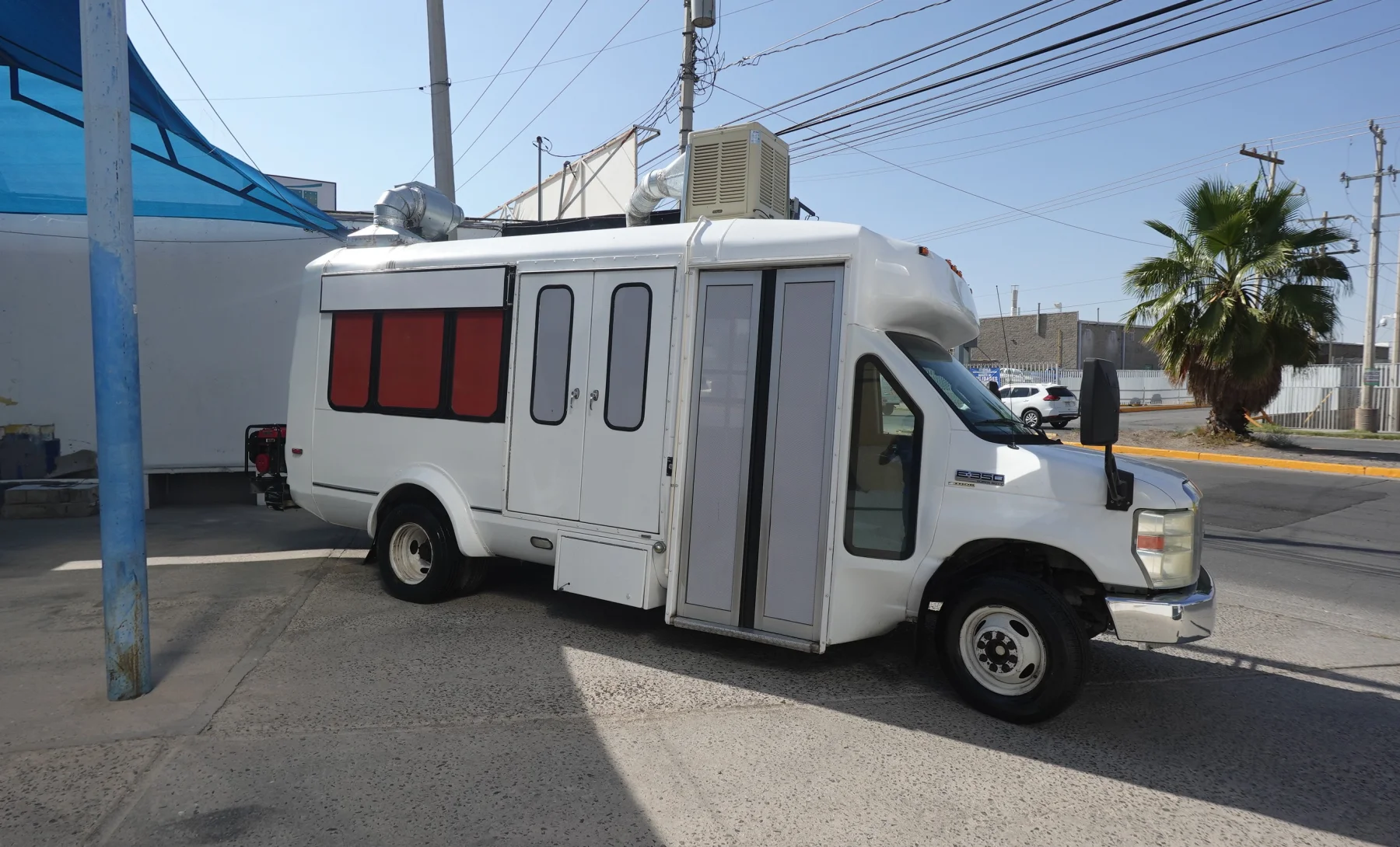 Ford E-350 Super Duty Base 2009 — exterior 3 de 9