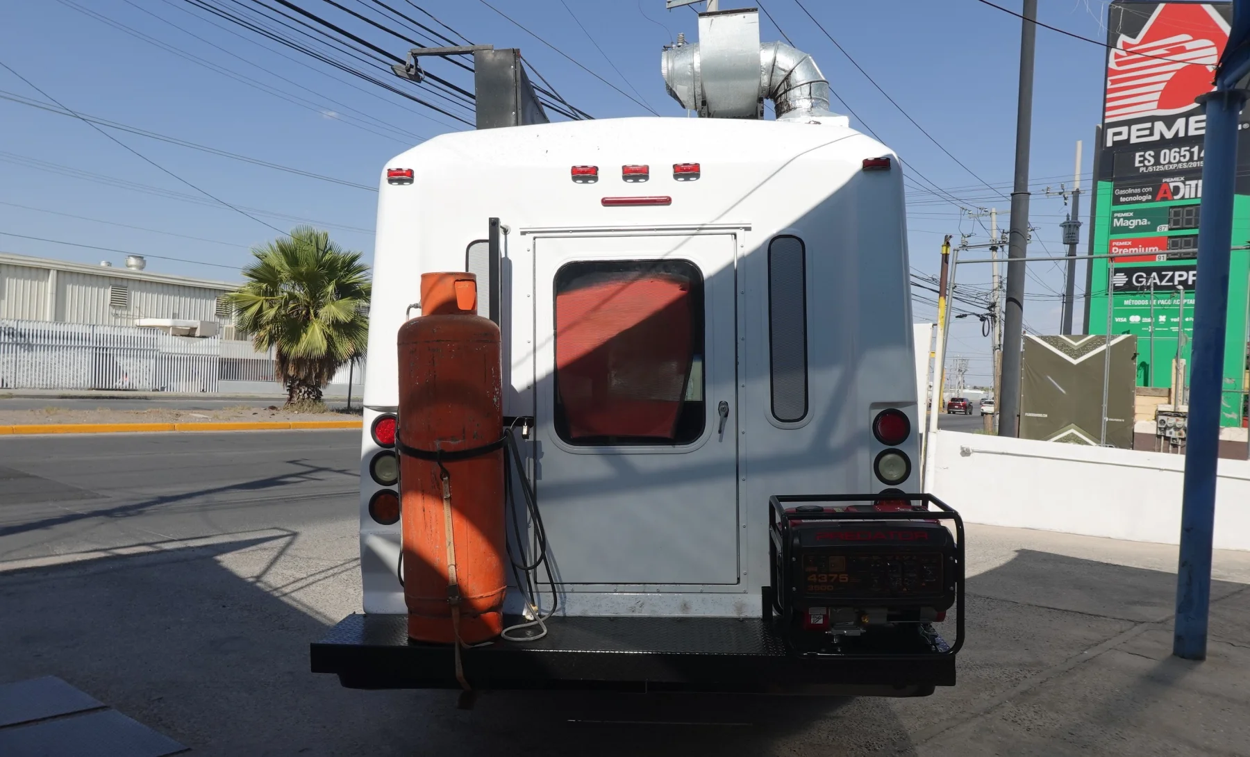 Ford E-350 Super Duty Base 2009 — exterior 5 de 9