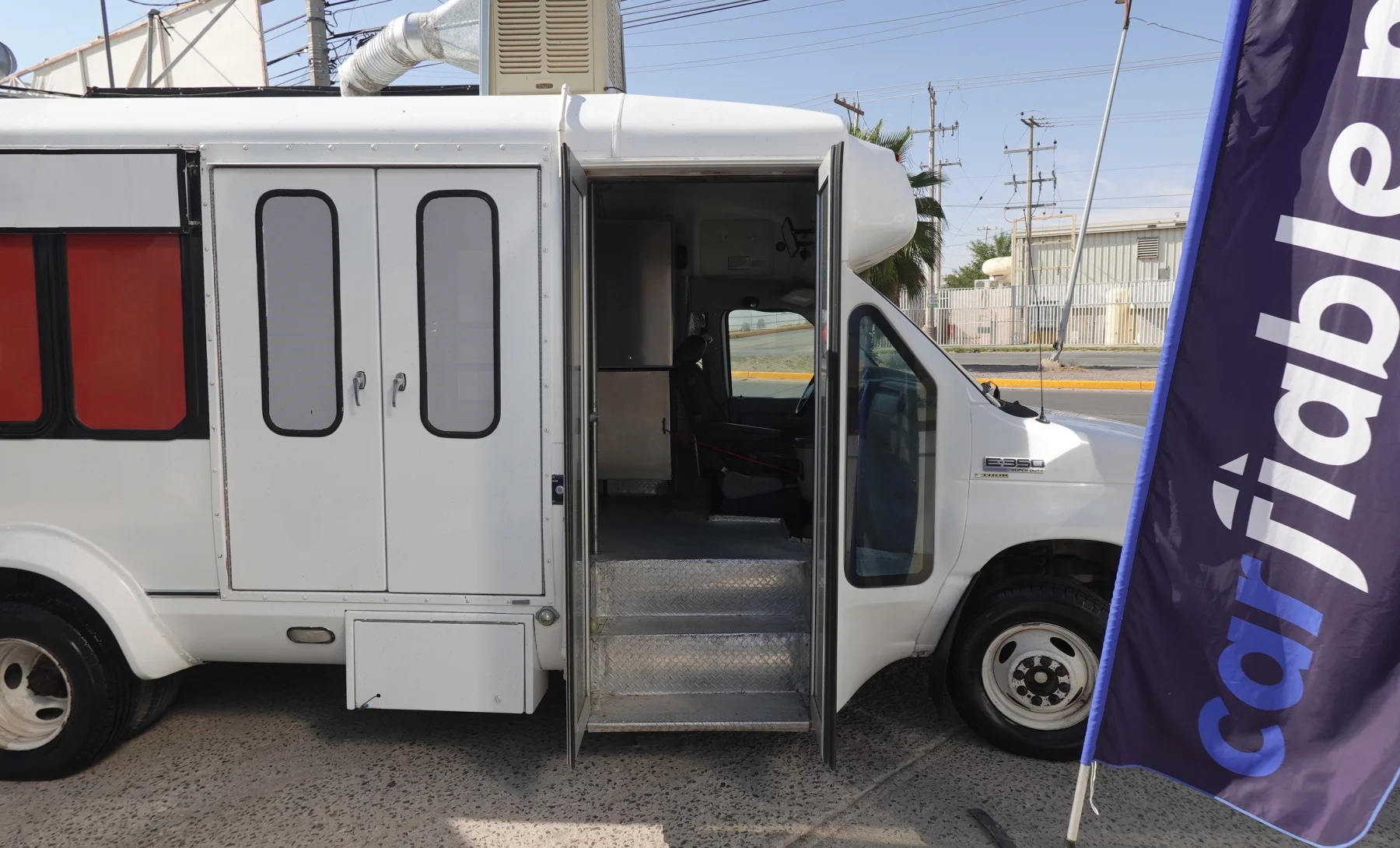 Ford E-350 Super Duty Base 2009 — exterior 7 de 9
