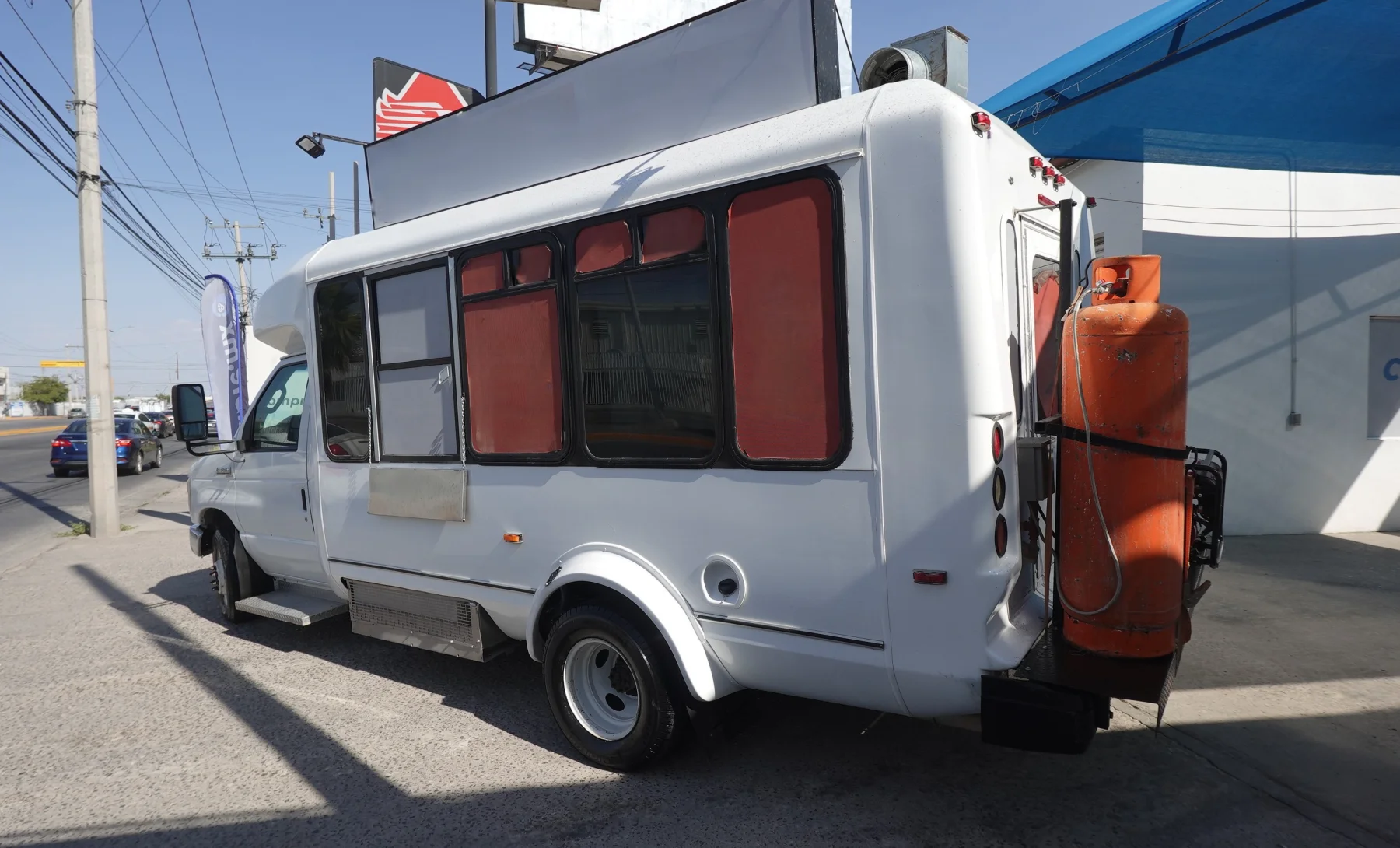 Ford E-350 Super Duty Base 2009 — exterior 4 de 9