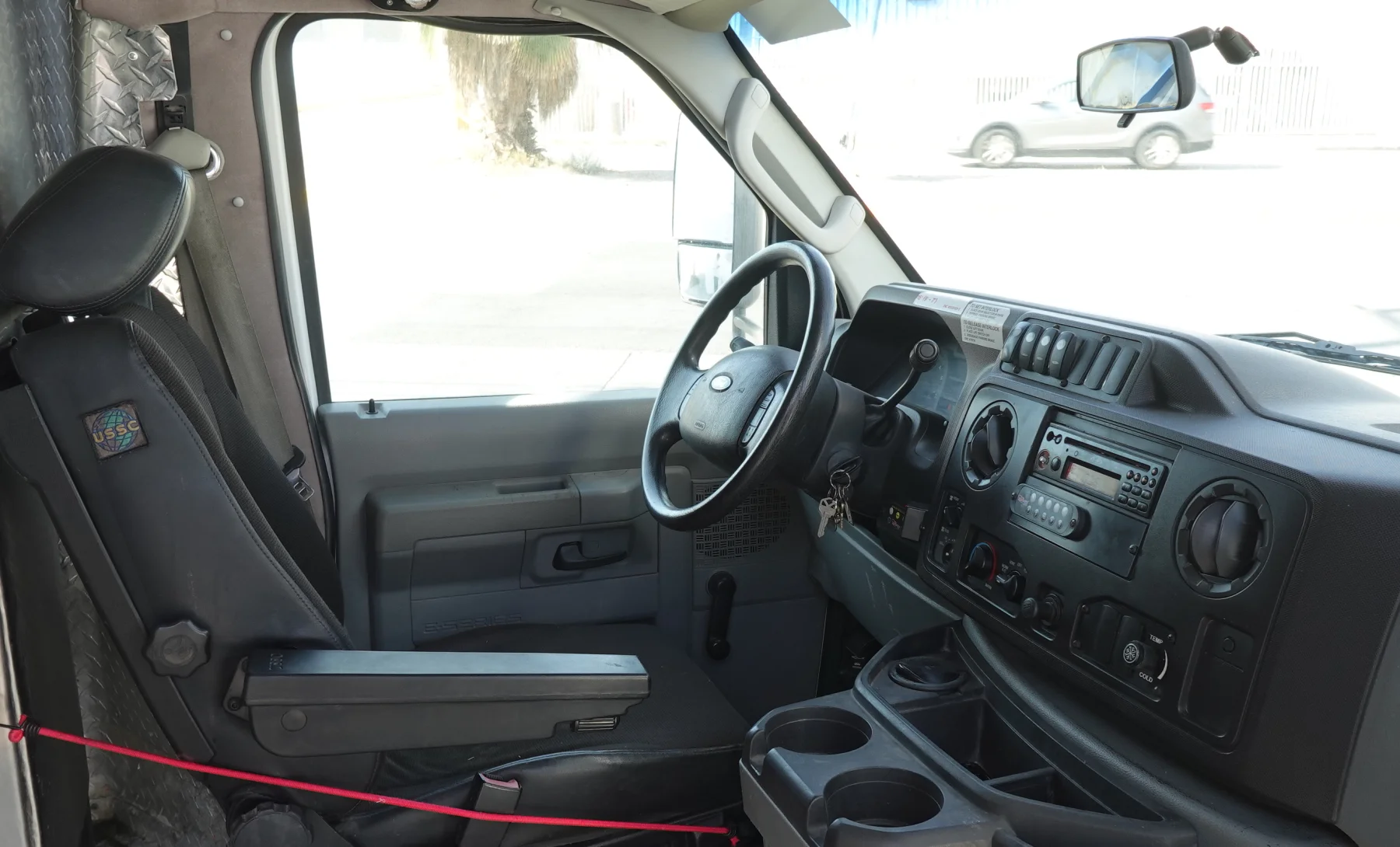 Ford E-350 Super Duty Base 2009 — interior 3 de 10