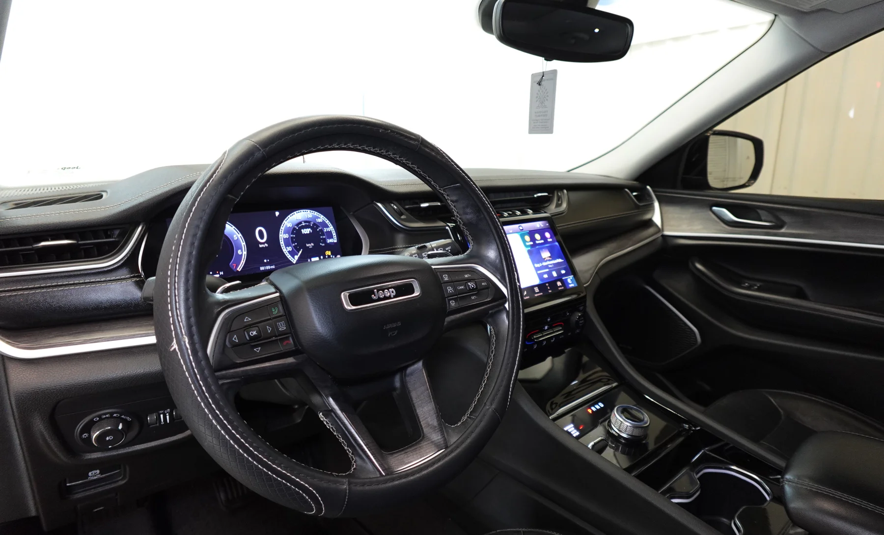 Jeep Grand Cherokee L Limited 2021 — interior 1 de 10