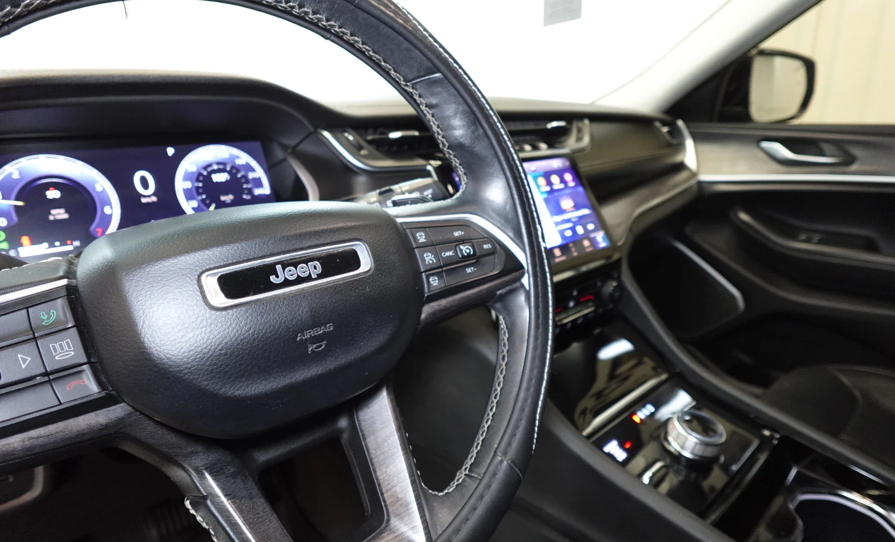 Jeep Grand Cherokee L Limited 2021 — interior 2 de 10