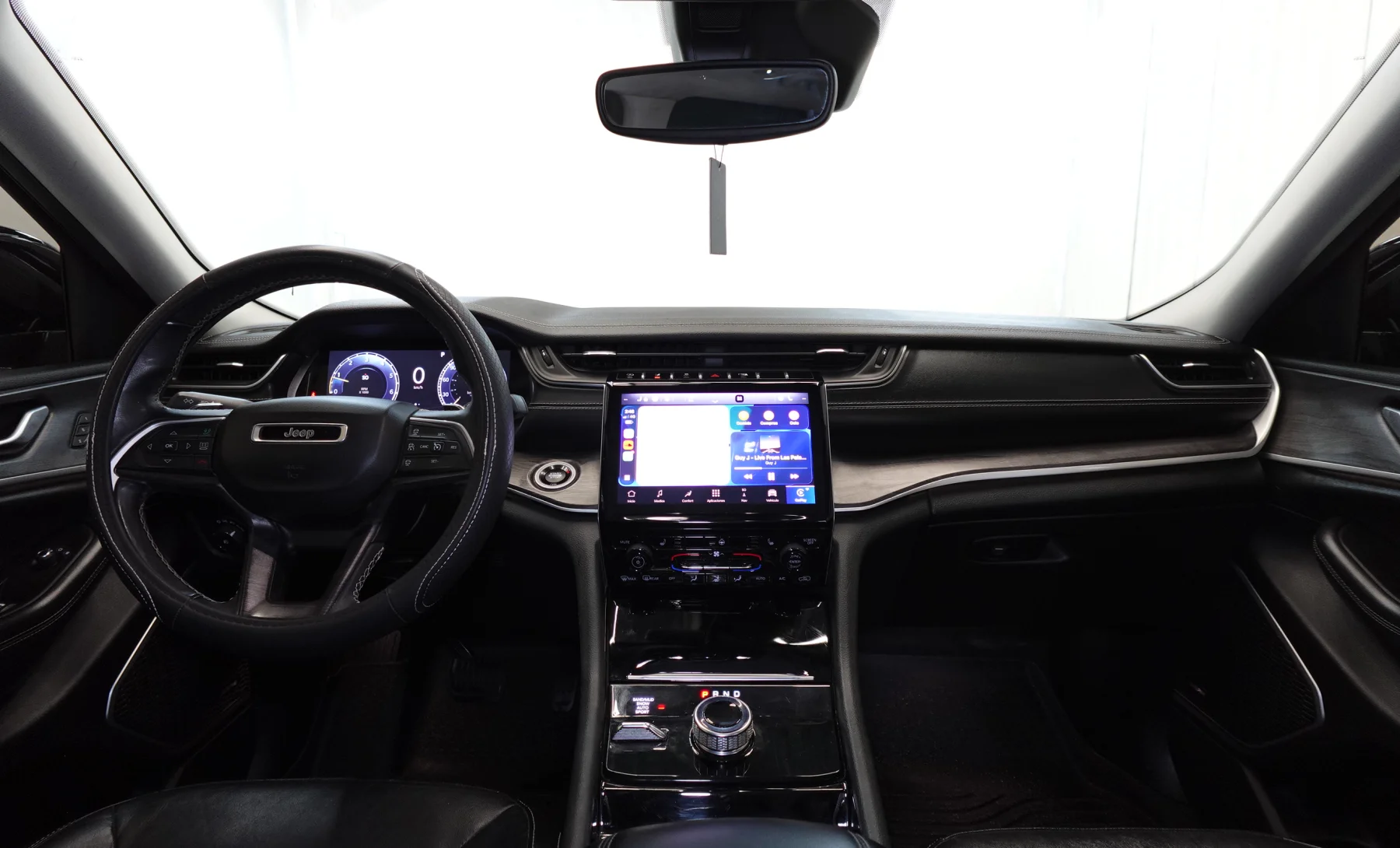Jeep Grand Cherokee L Limited 2021 — interior 3 de 10