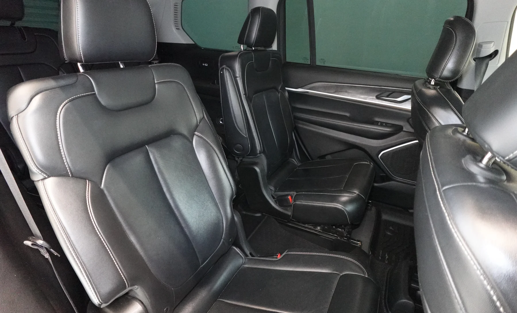 Jeep Grand Cherokee L Limited 2021 — interior 6 de 10