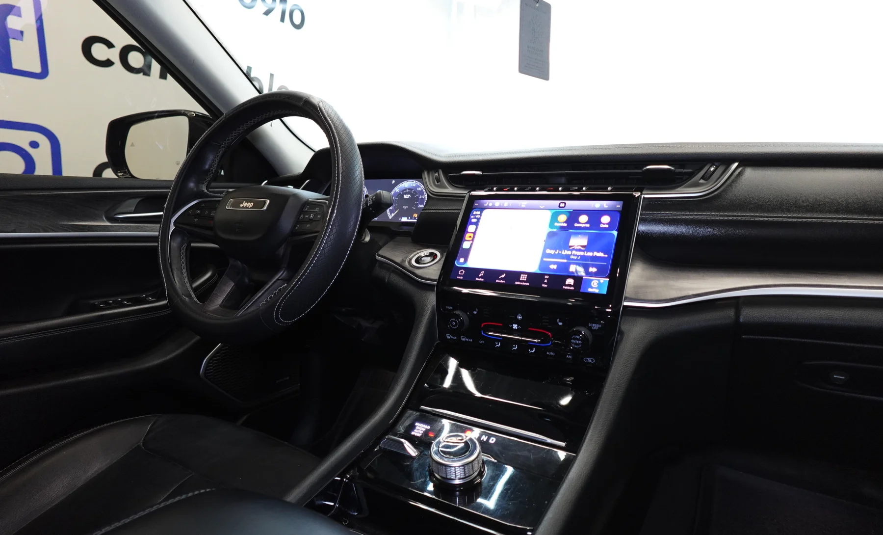 Jeep Grand Cherokee L Limited 2021 — interior 7 de 10