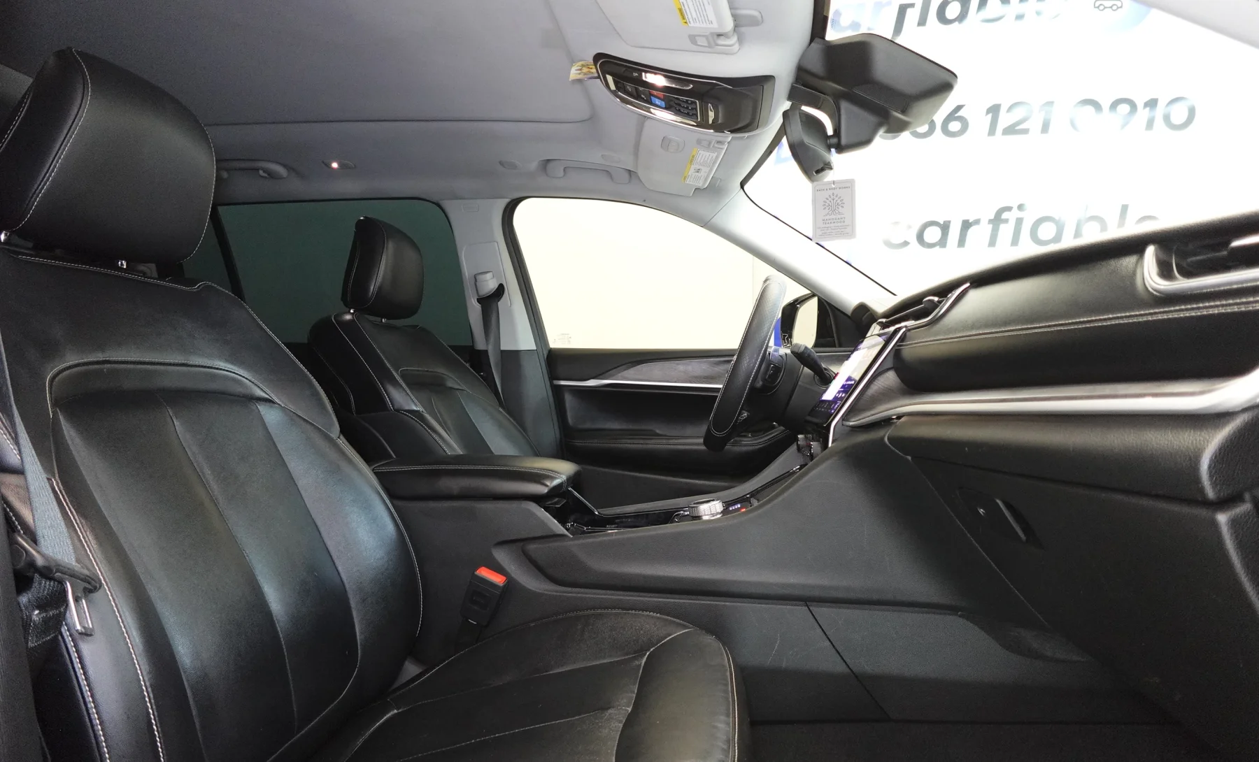Jeep Grand Cherokee L Limited 2021 — interior 8 de 10