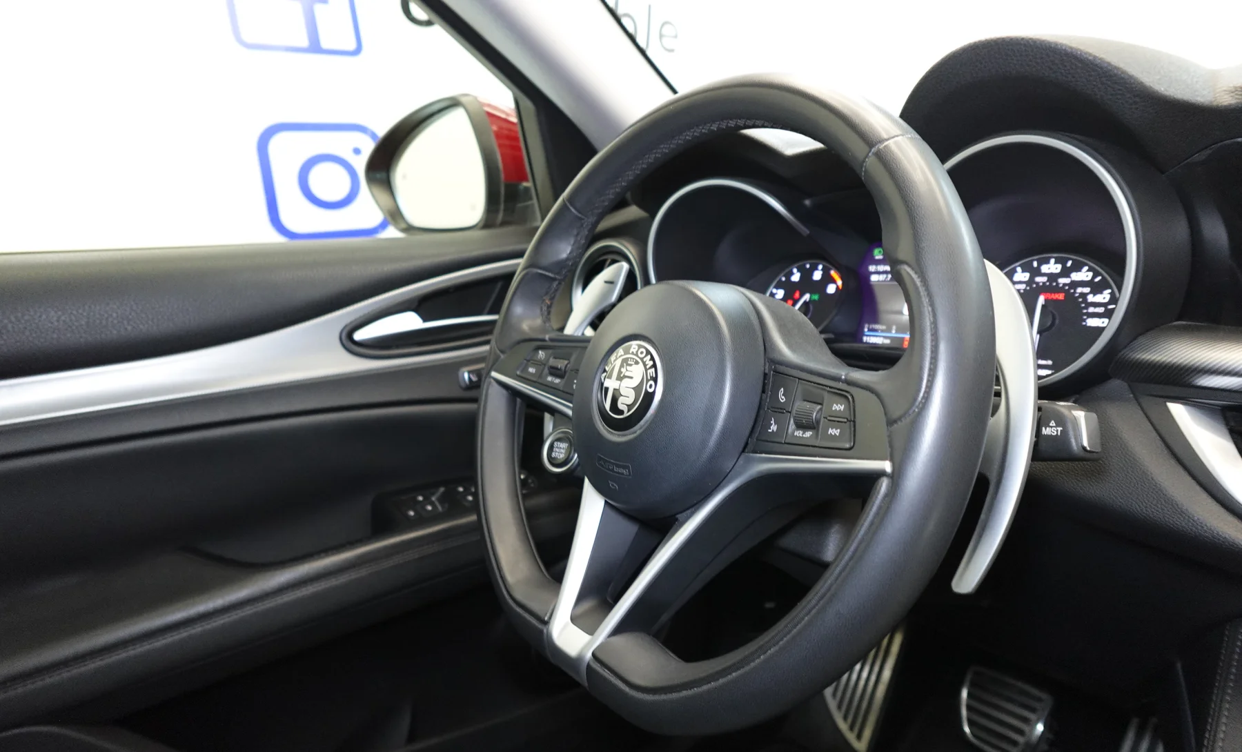 Alfa Romeo Stelvio Base 2019 — interior 2 de 8