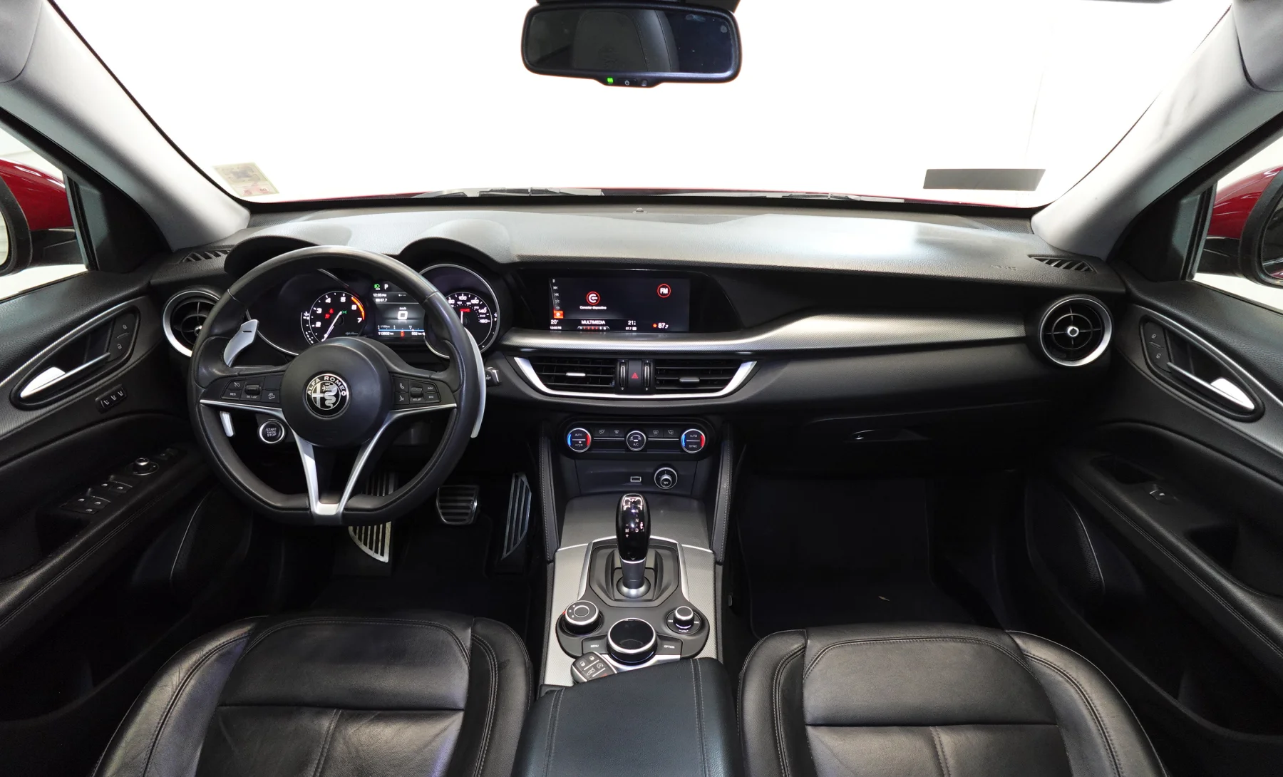 Alfa Romeo Stelvio Base 2019 — interior 3 de 8