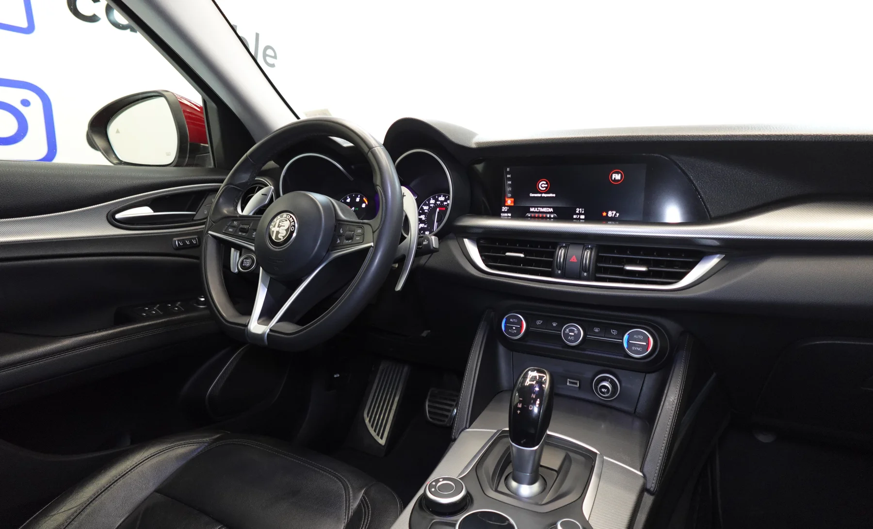 Alfa Romeo Stelvio Base 2019 — interior 4 de 8