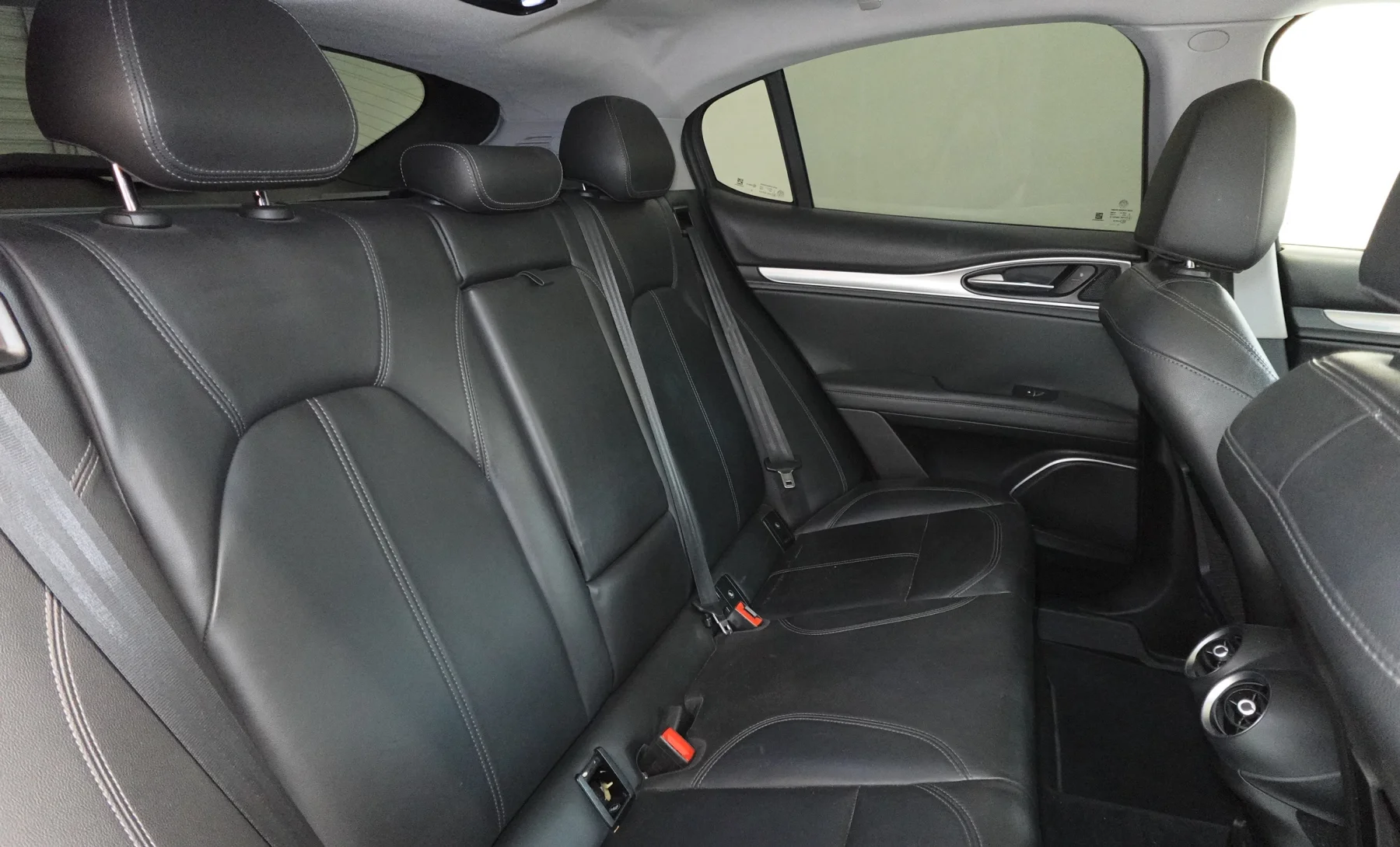 Alfa Romeo Stelvio Base 2019 — interior 7 de 8