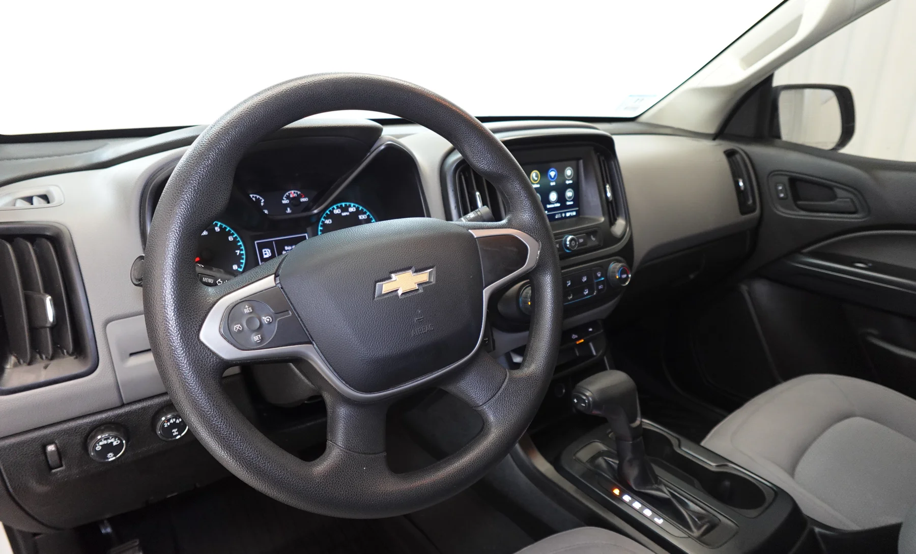 Chevrolet Colorado WT 2019 — interior 1 de 10