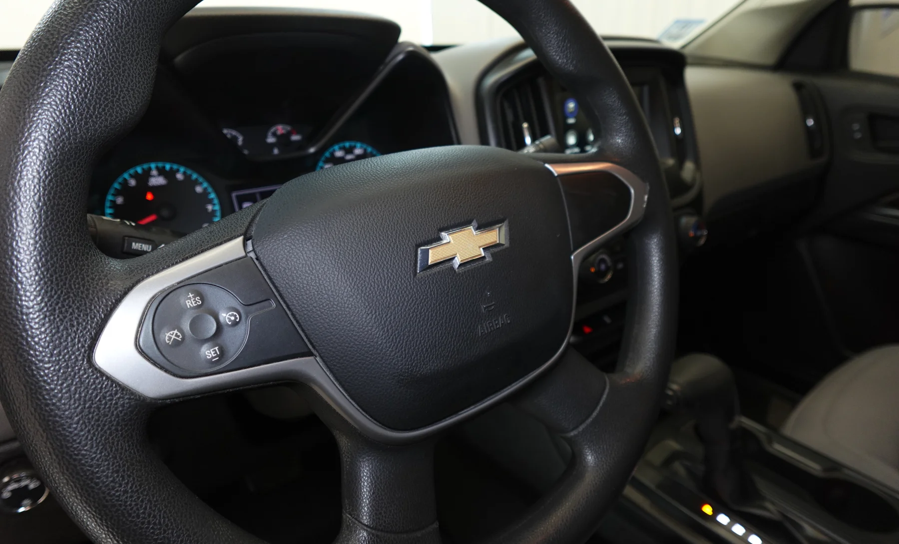 Chevrolet Colorado WT 2019 — interior 2 de 10