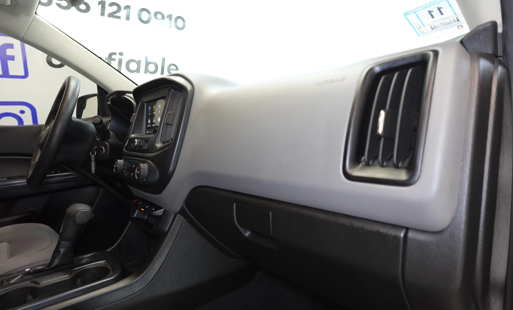 Chevrolet Colorado WT 2019 — interior 10 de 10