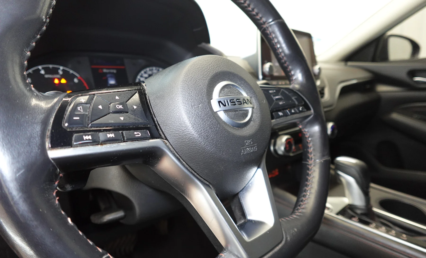 Nissan Altima SR 2021 — interior 2 de 10