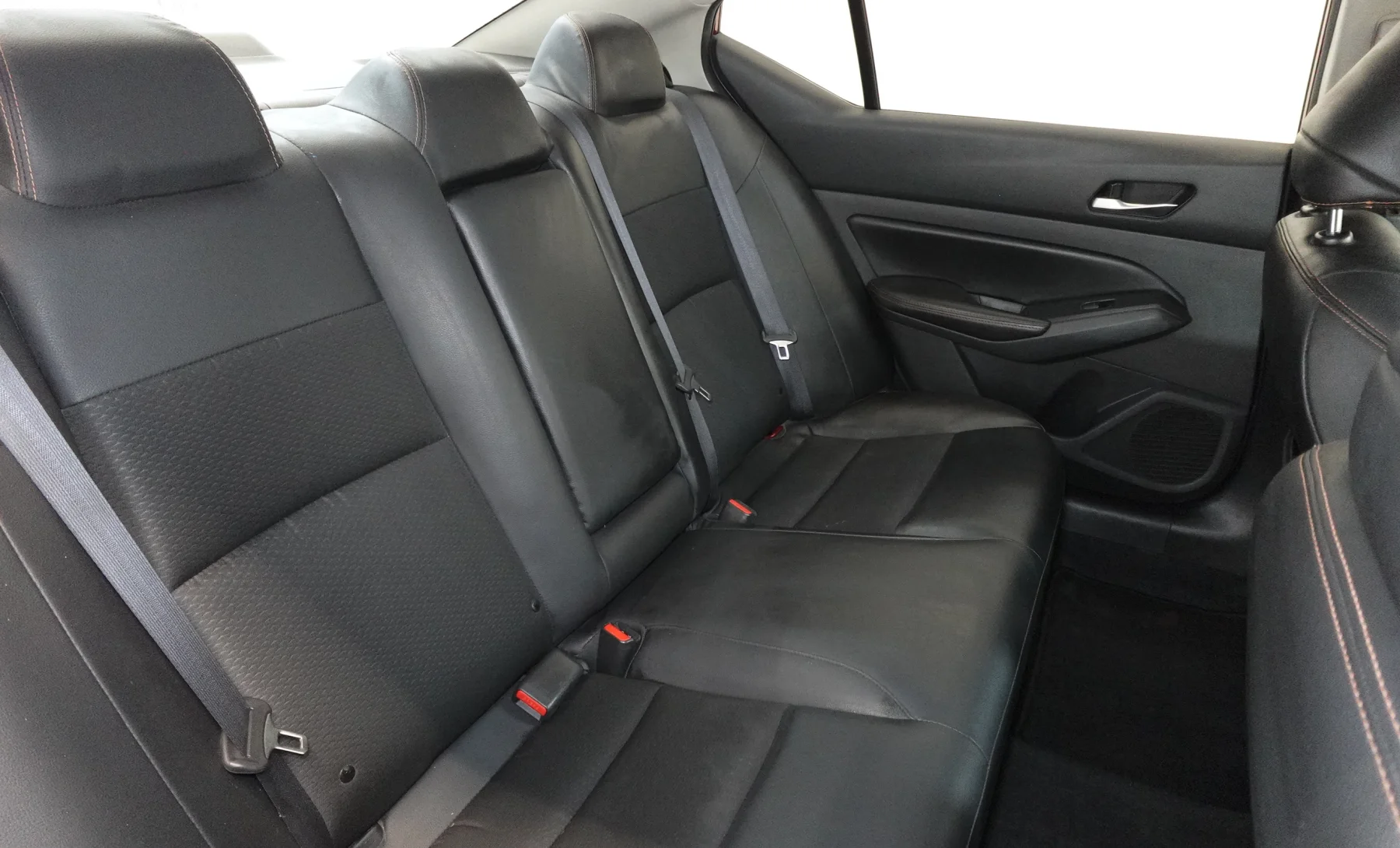 Nissan Altima SR 2021 — interior 3 de 10