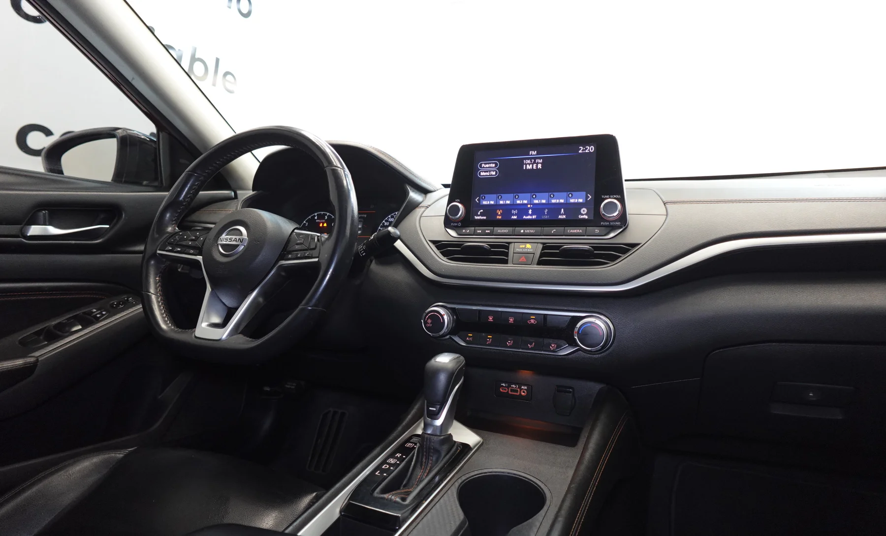 Nissan Altima SR 2021 — interior 5 de 10