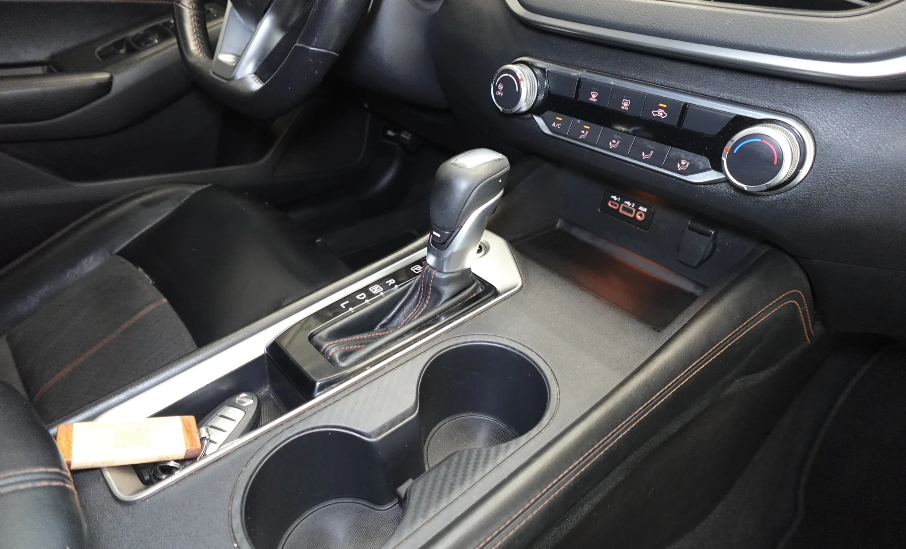 Nissan Altima SR 2021 — interior 9 de 10