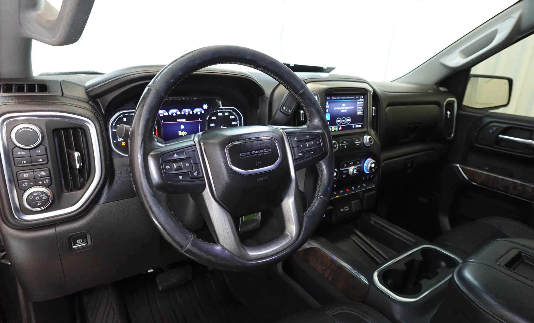 GMC Sierra 1500 Denali 2019 — interior 1 de 10