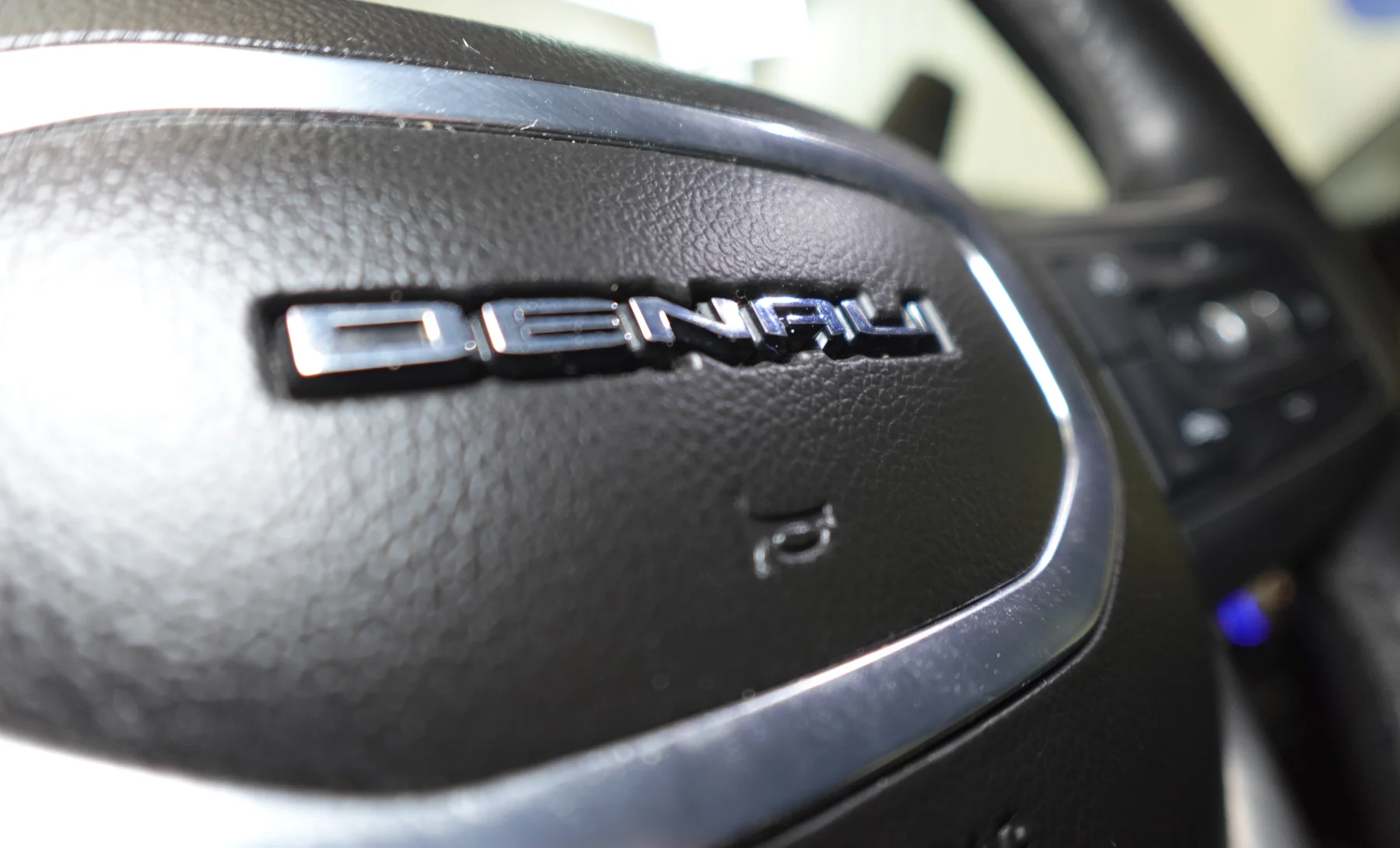 GMC Sierra 1500 Denali 2019 — interior 2 de 10