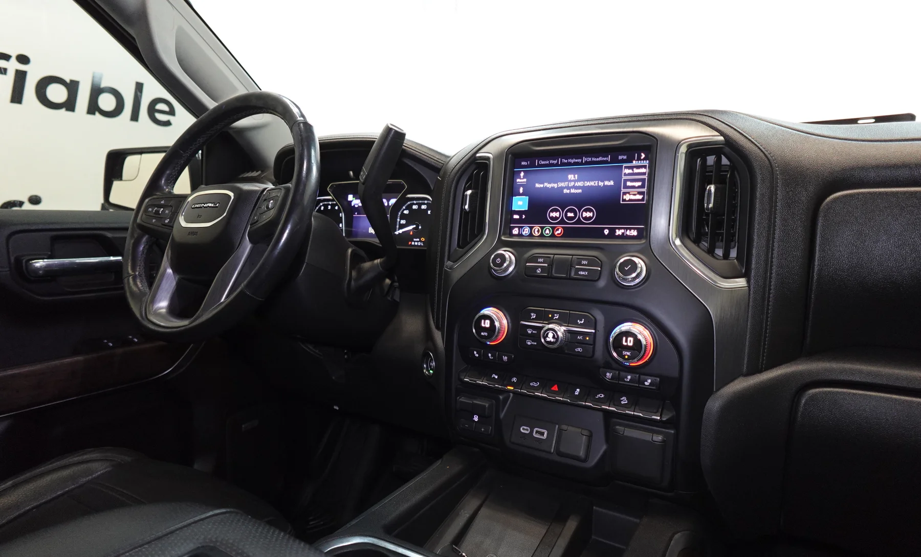 GMC Sierra 1500 Denali 2019 — interior 6 de 10