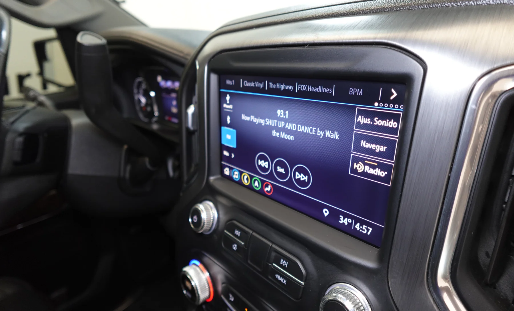 GMC Sierra 1500 Denali 2019 — interior 8 de 10