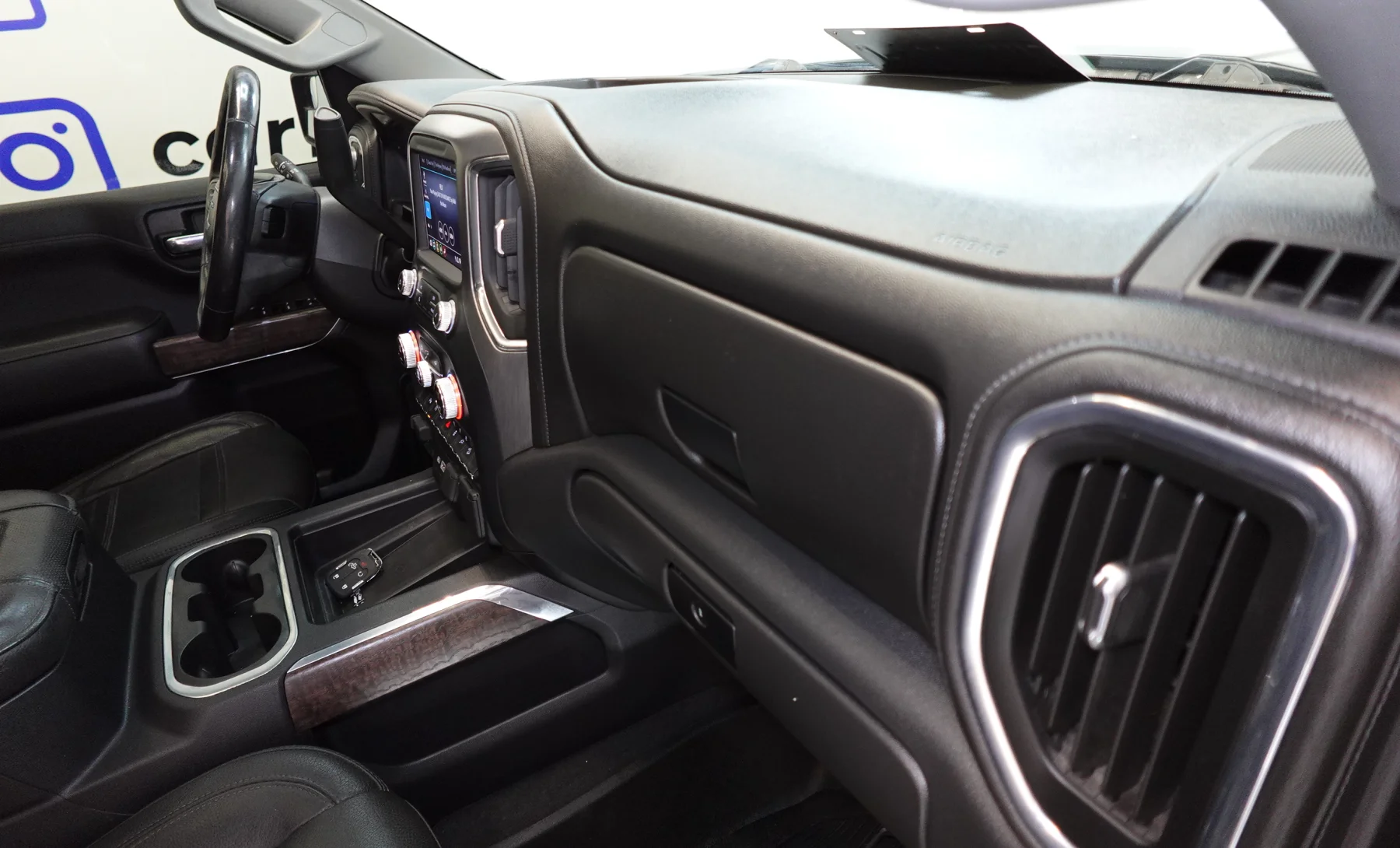 GMC Sierra 1500 Denali 2019 — interior 9 de 10