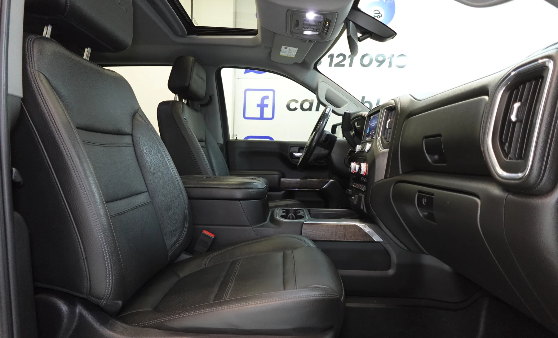 GMC Sierra 1500 Denali 2019 — interior 10 de 10