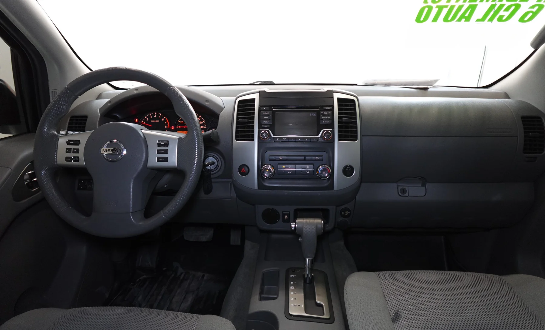 Nissan Frontier S 2018 — interior 5 de 10