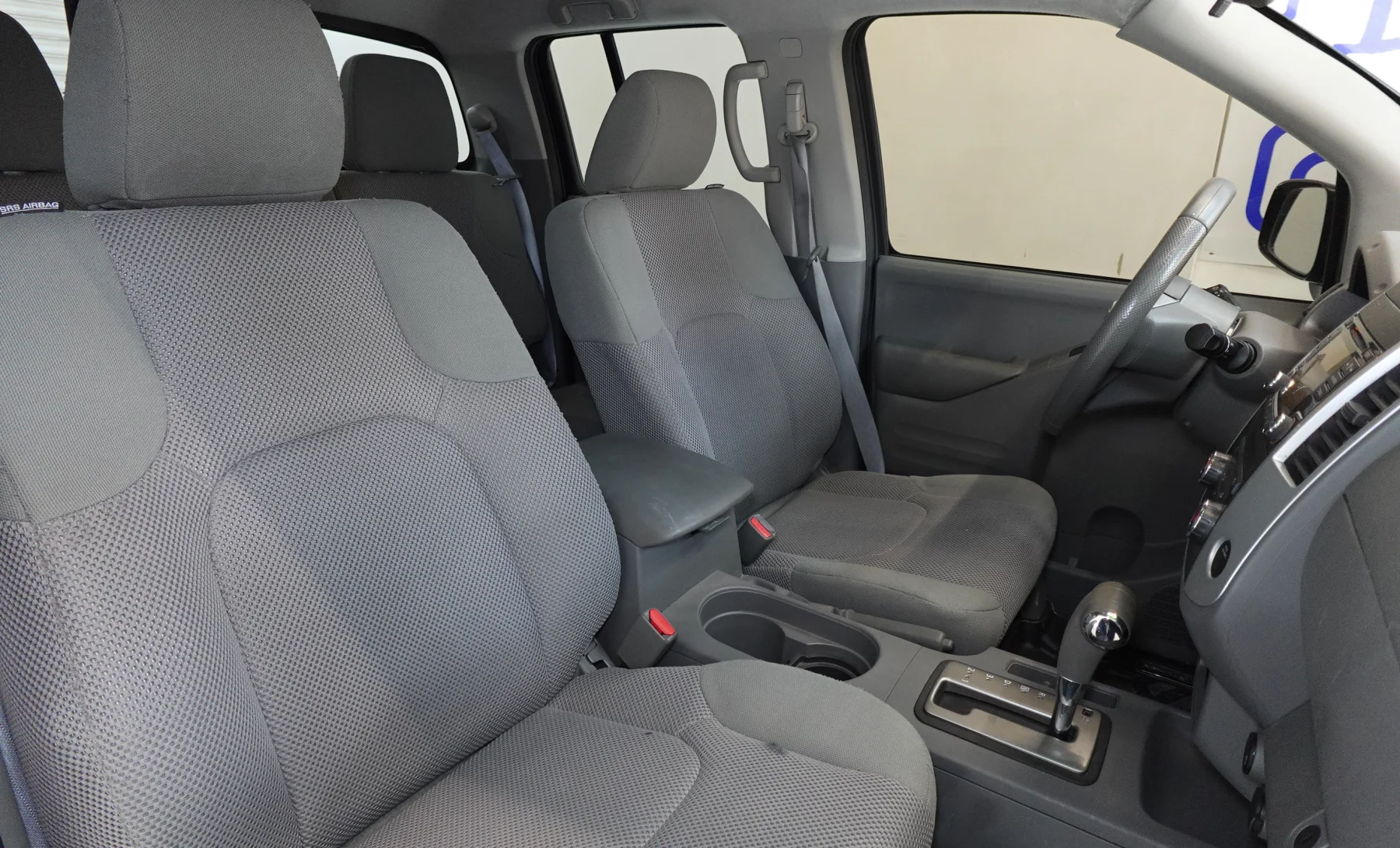 Nissan Frontier S 2018 — interior 4 de 10