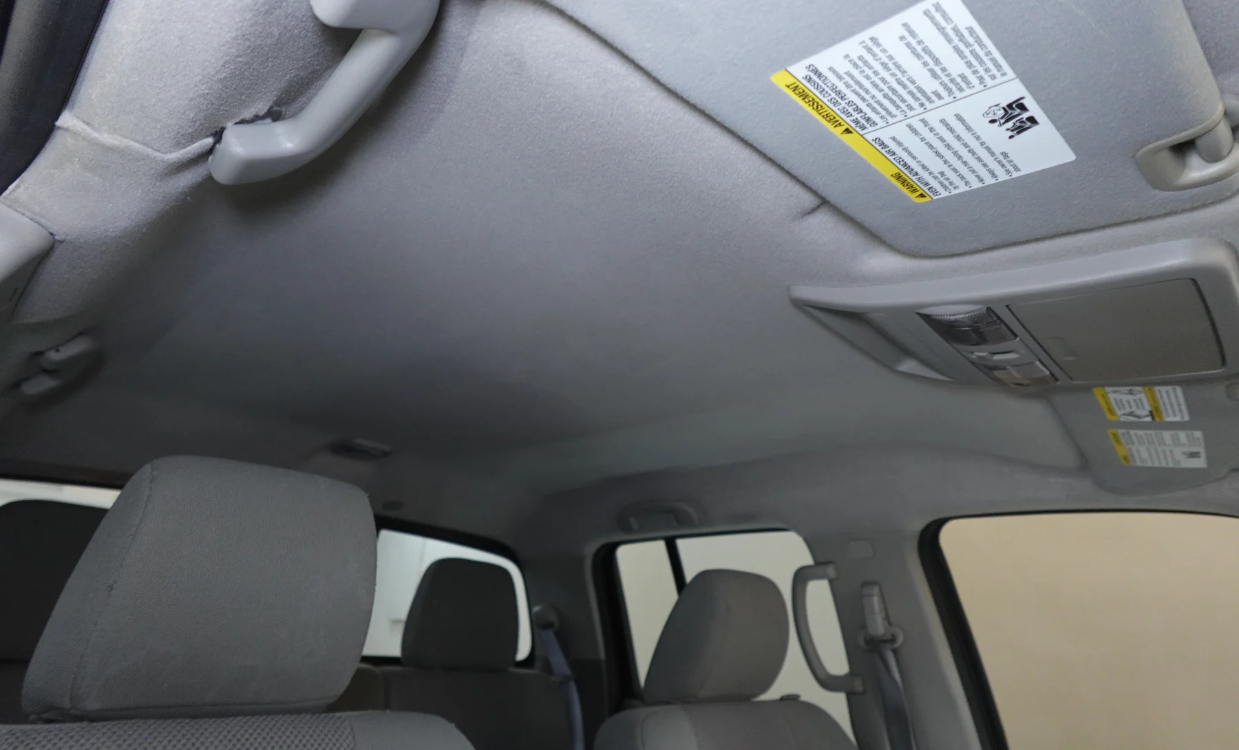 Nissan Frontier S 2018 — interior 7 de 10