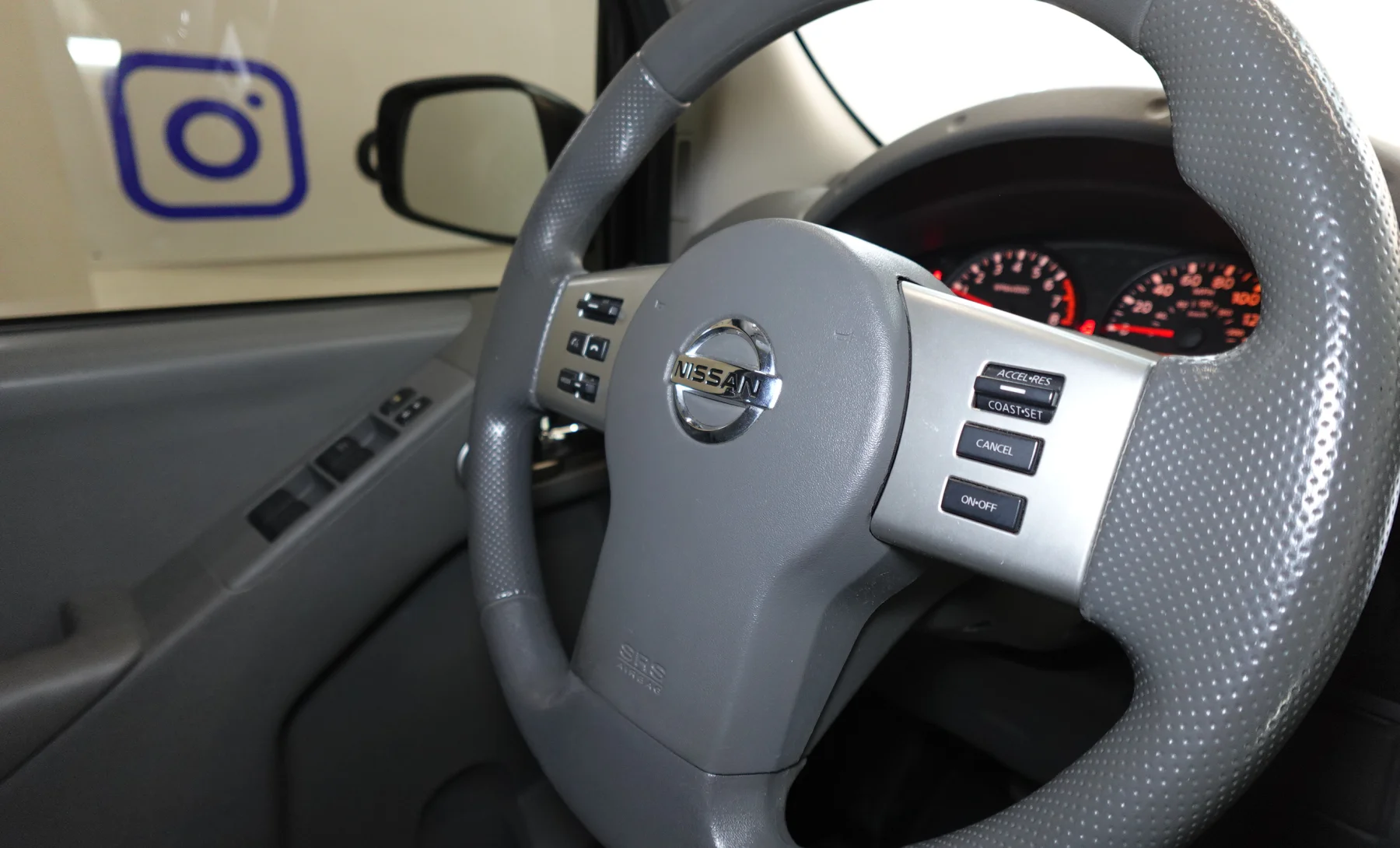 Nissan Frontier S 2018 — interior 2 de 10