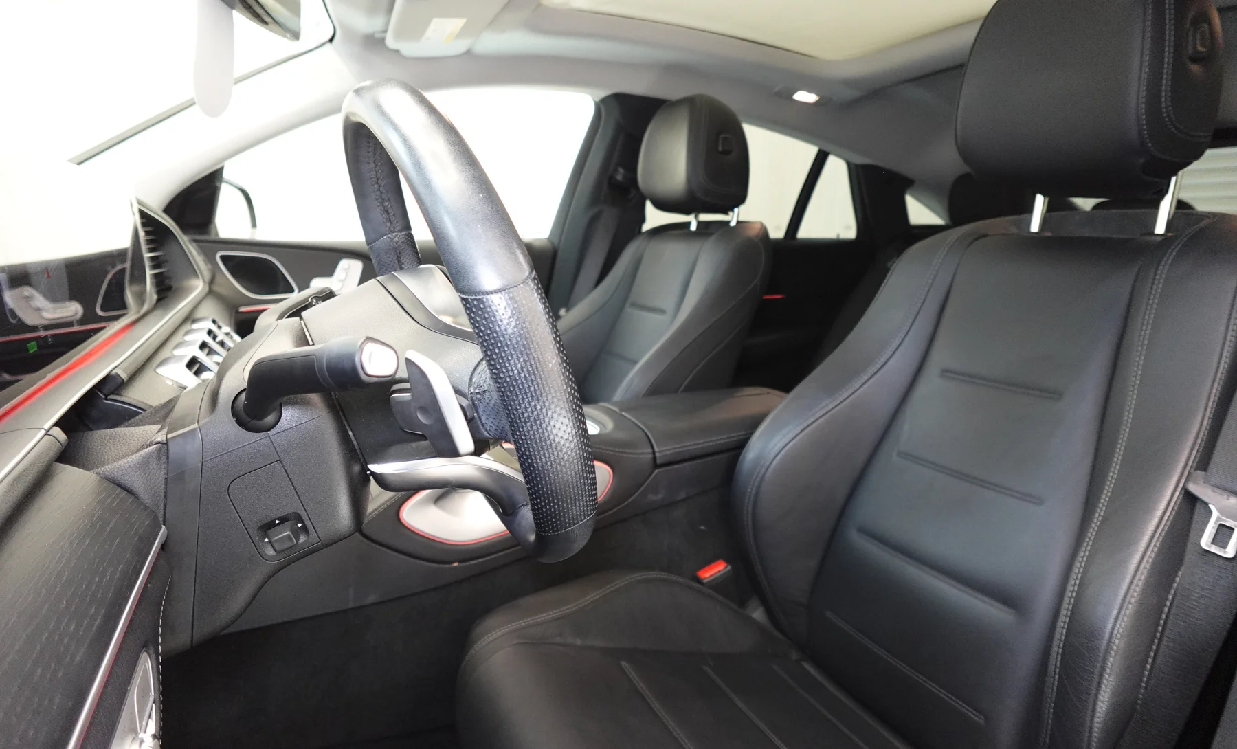 Mercedes-Benz GLE450 4Matic Coupe 2023 — interior 3 de 10