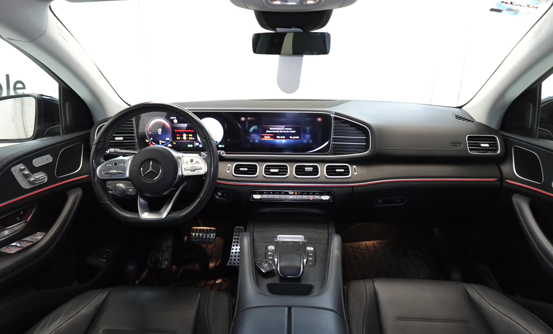 Mercedes-Benz GLE450 4Matic Coupe 2023 — interior 4 de 10